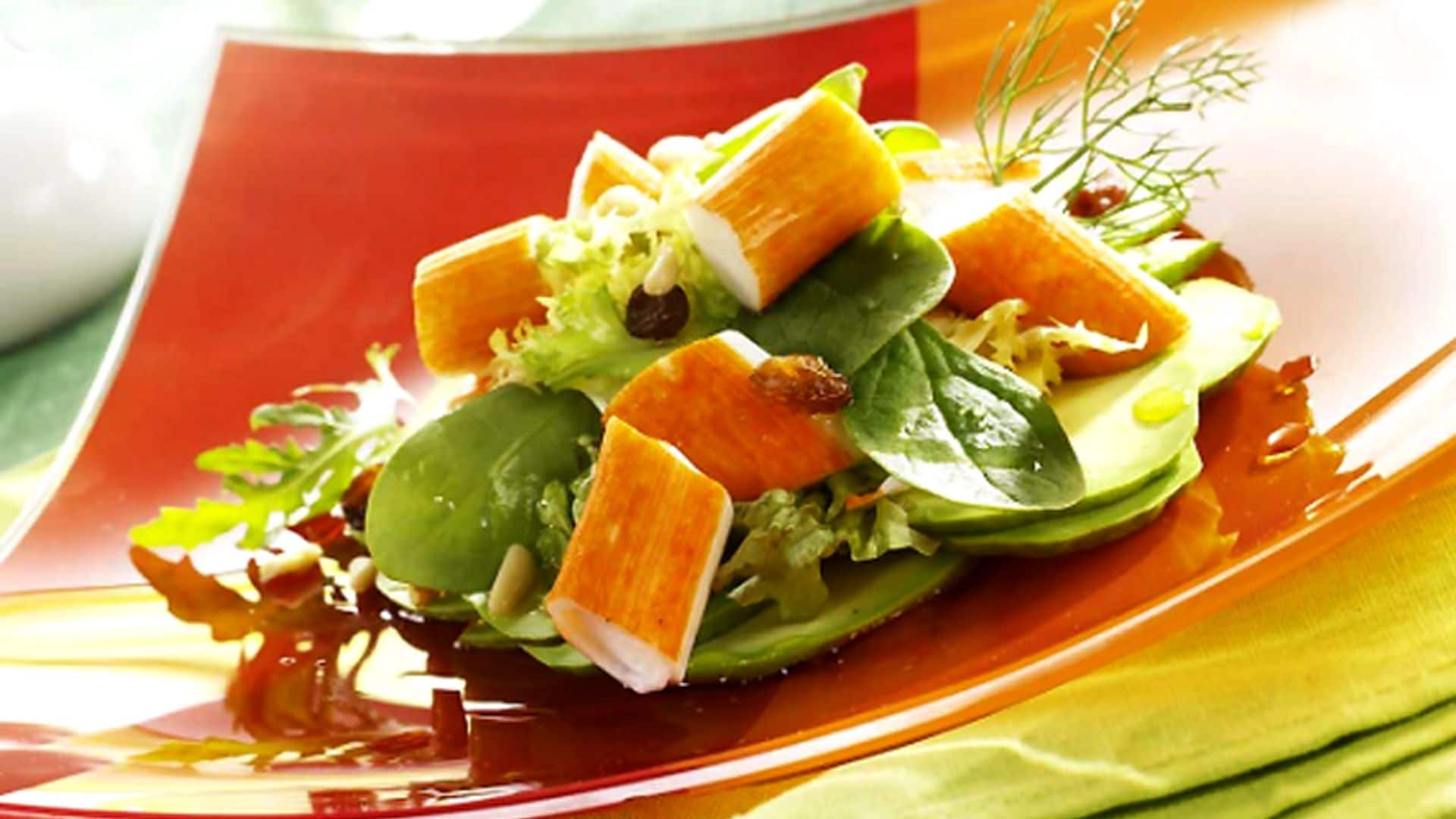 Ensalada de aguacate y surimi