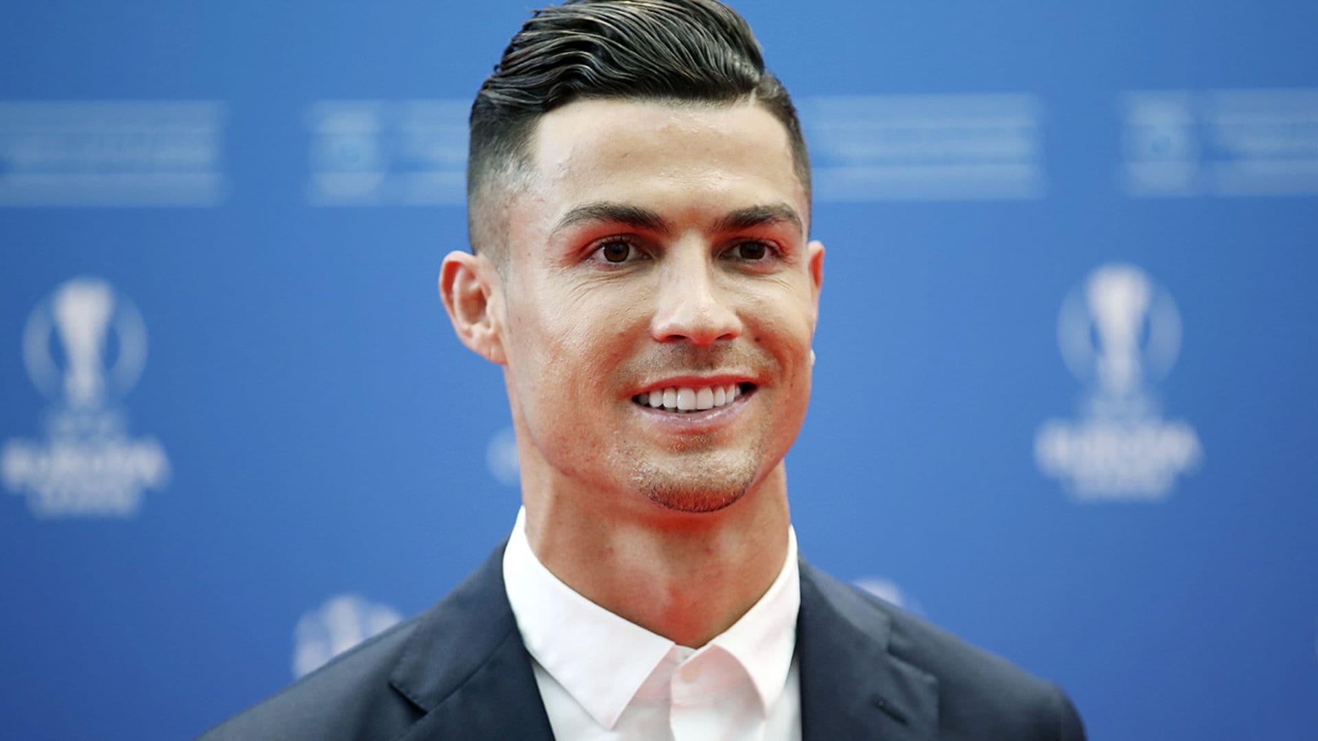 '¿Qué te has hecho en el pelo?' Cristiano Ronaldo causa furor con su nuevo peinado