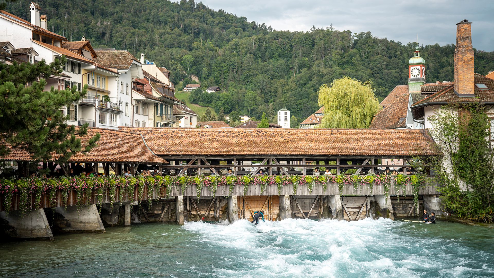 Ciudad suiza de Thun durante el verano