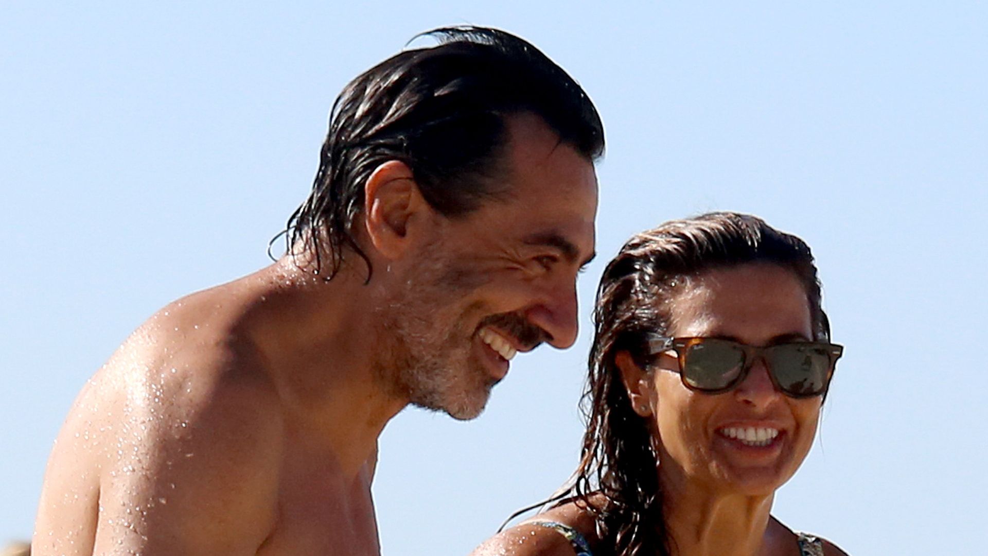 Nuria Roca y Juan del Val disfrutan de sus vacaciones de verano en la playa a 16 de agosto de 2023 en Cádiz (España)