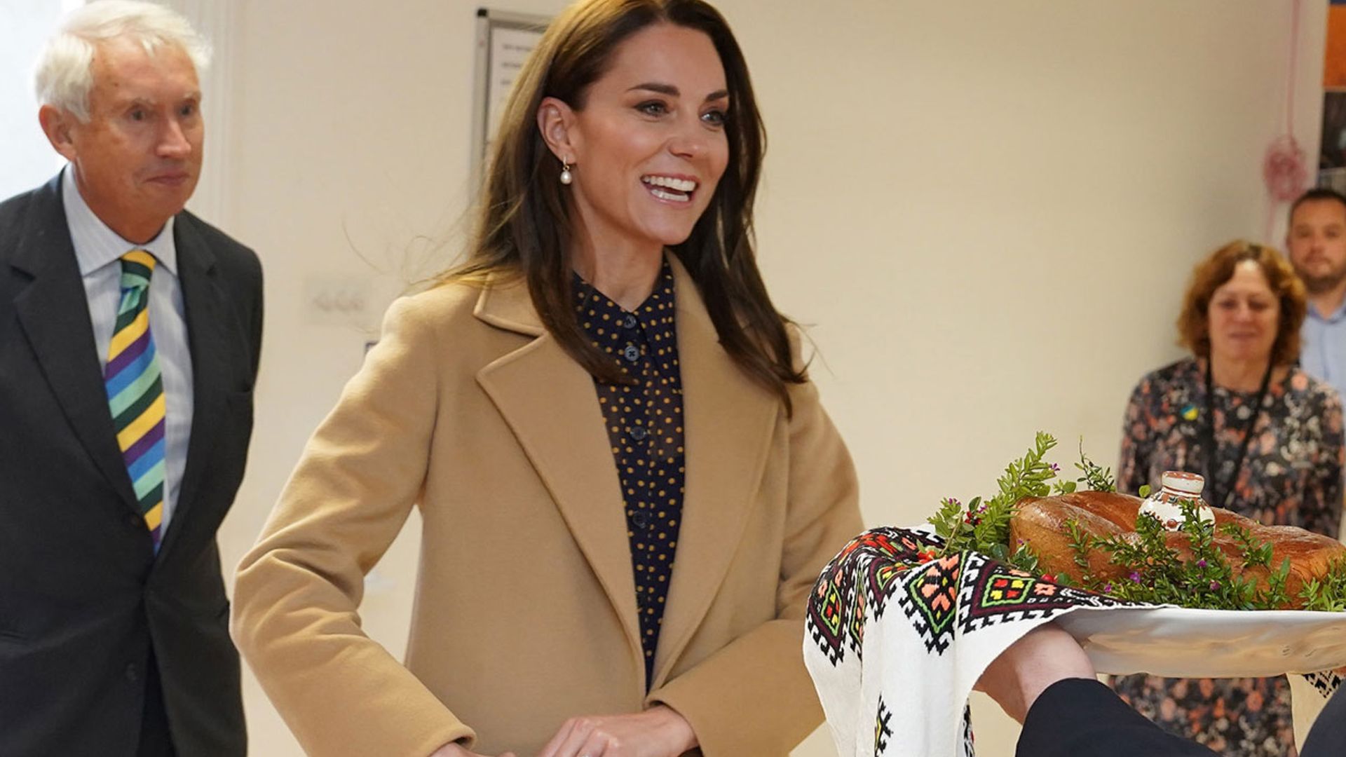 Kate Middleton manda un sentido mensaje con su nuevo vestido de lunares amarillos