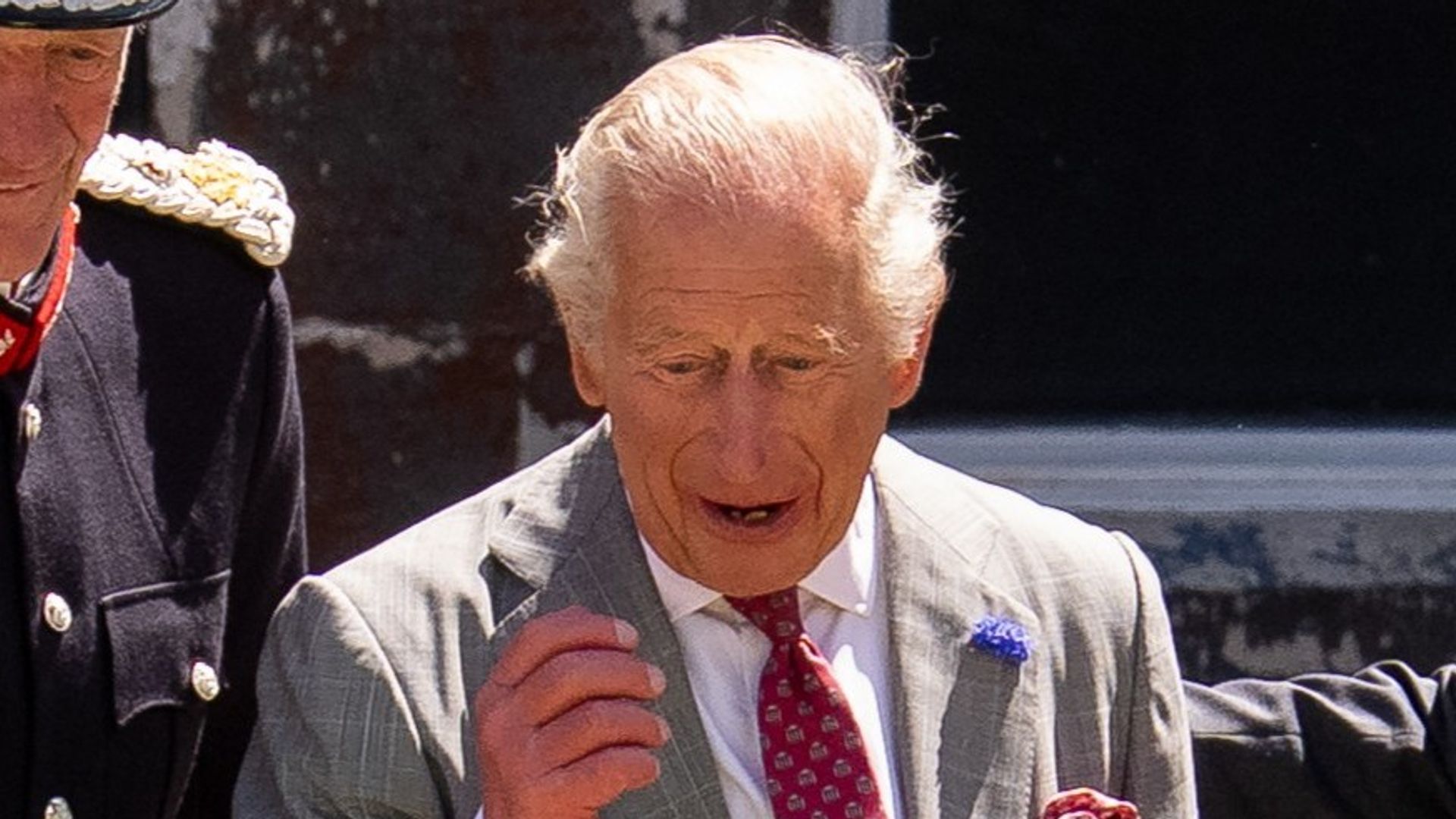 el rey Carlos III en su visita a Jedburgh, en la región de las Scottish Borders, para un acto público el jueves, durante la Semana Real en Escocia