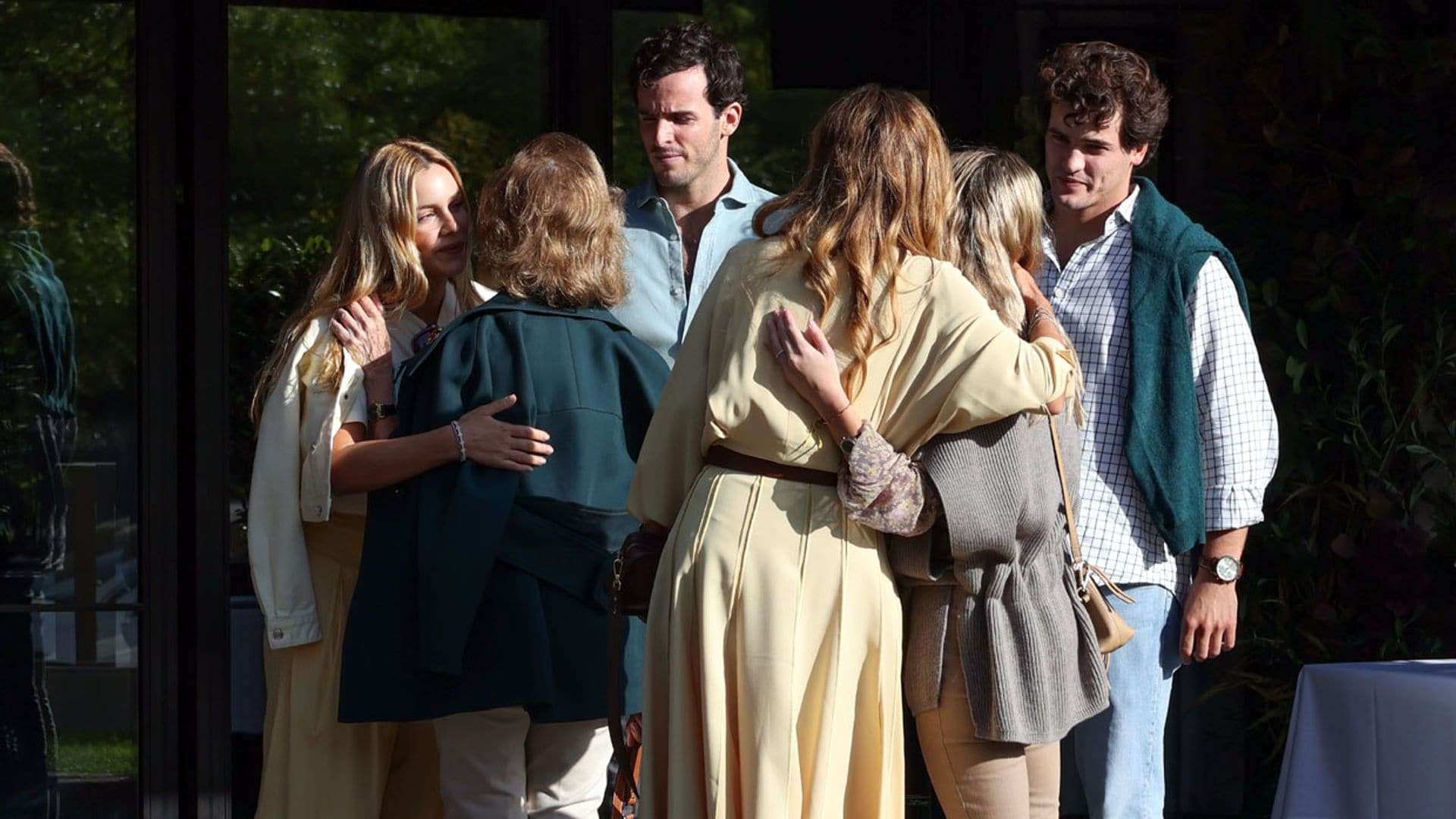 La familia de Íñigo Onieva, una piña en la reaparición del empresario