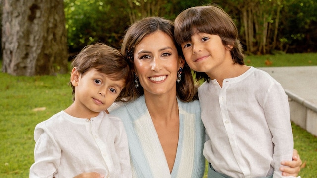 Ana Boyer con sus hijos mayores