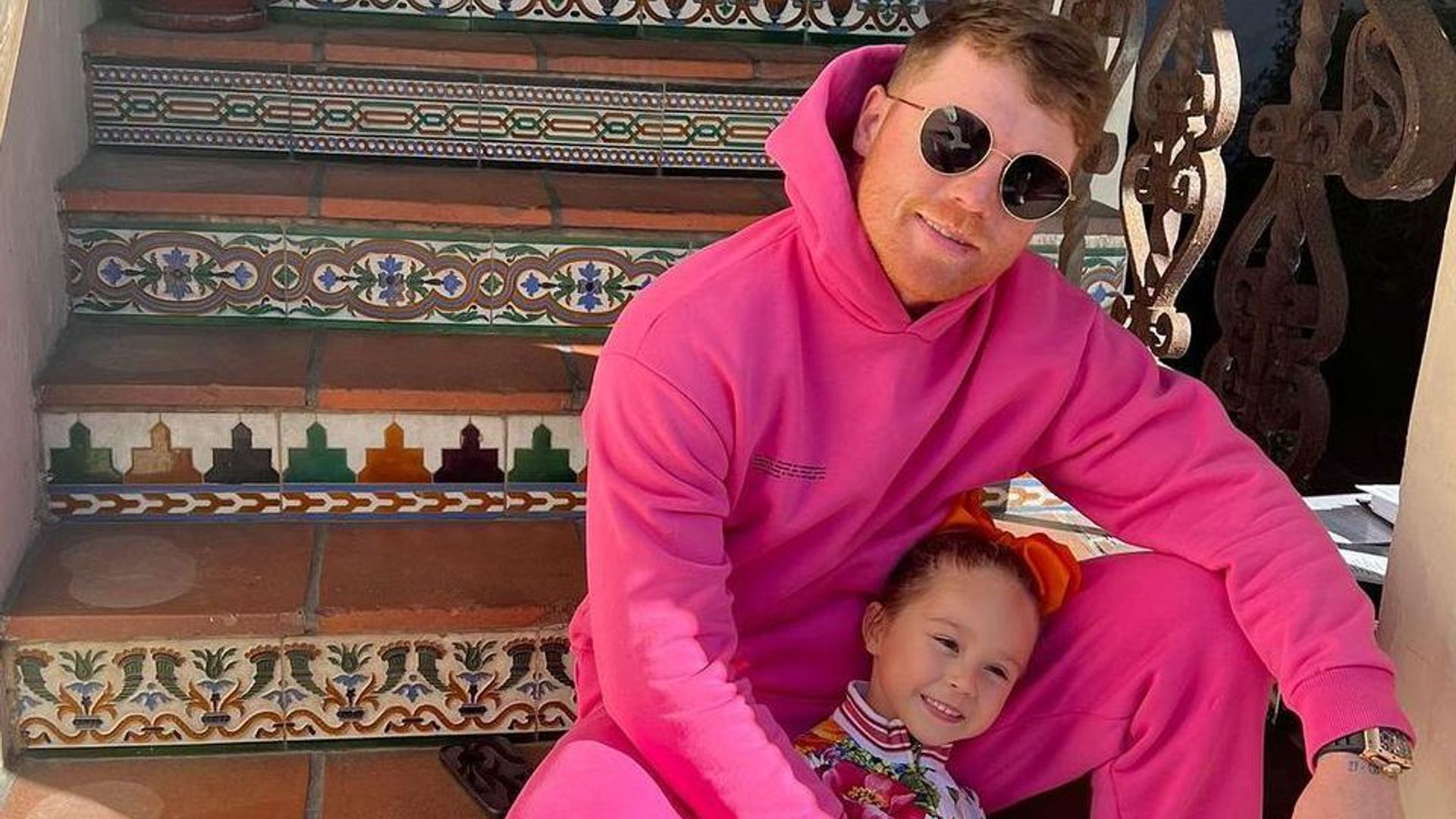 ¡Lo más tierno! Saúl ‘Canelo’ Álvarez se deja maquillar por su hija María Fernanda