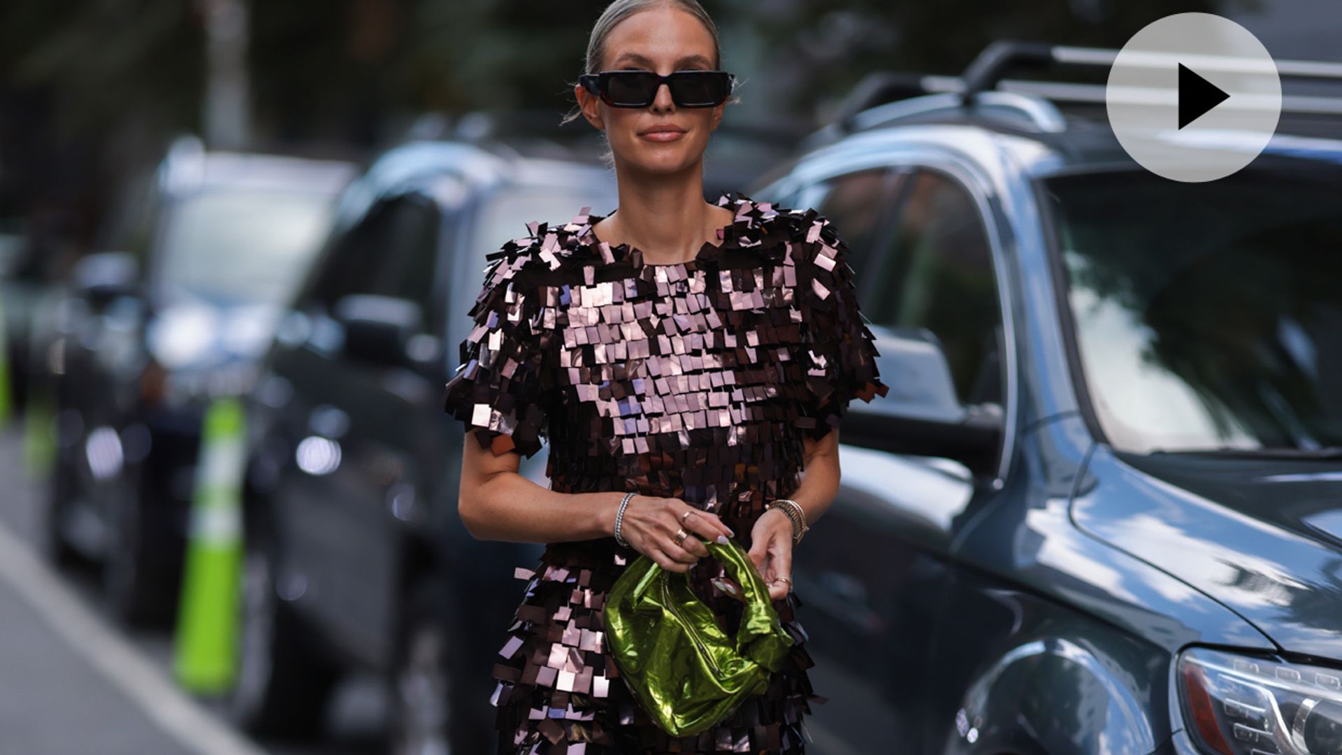 Con estos looks querrás seguir llevando lentejuelas pasadas las fiestas