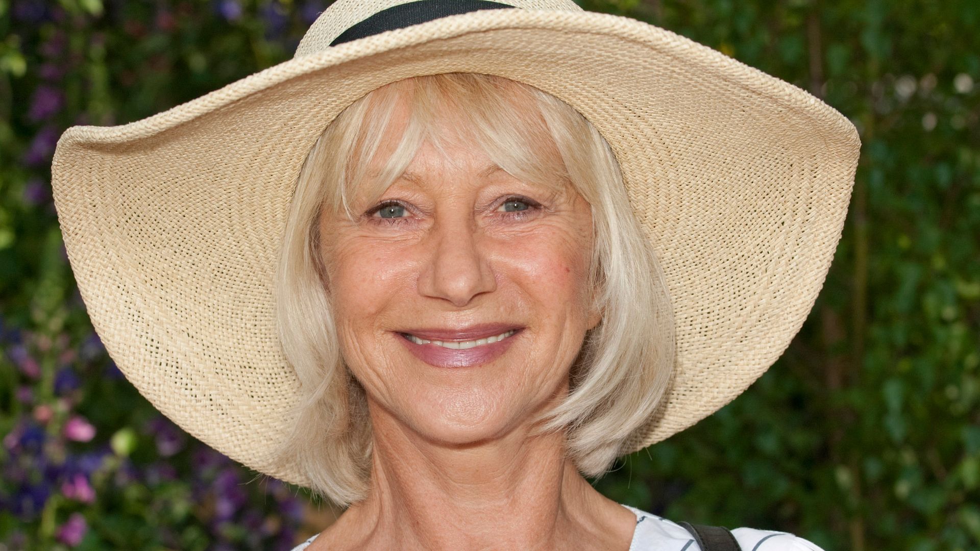 Helen Mirren, en una visita a un jardín de Londres.