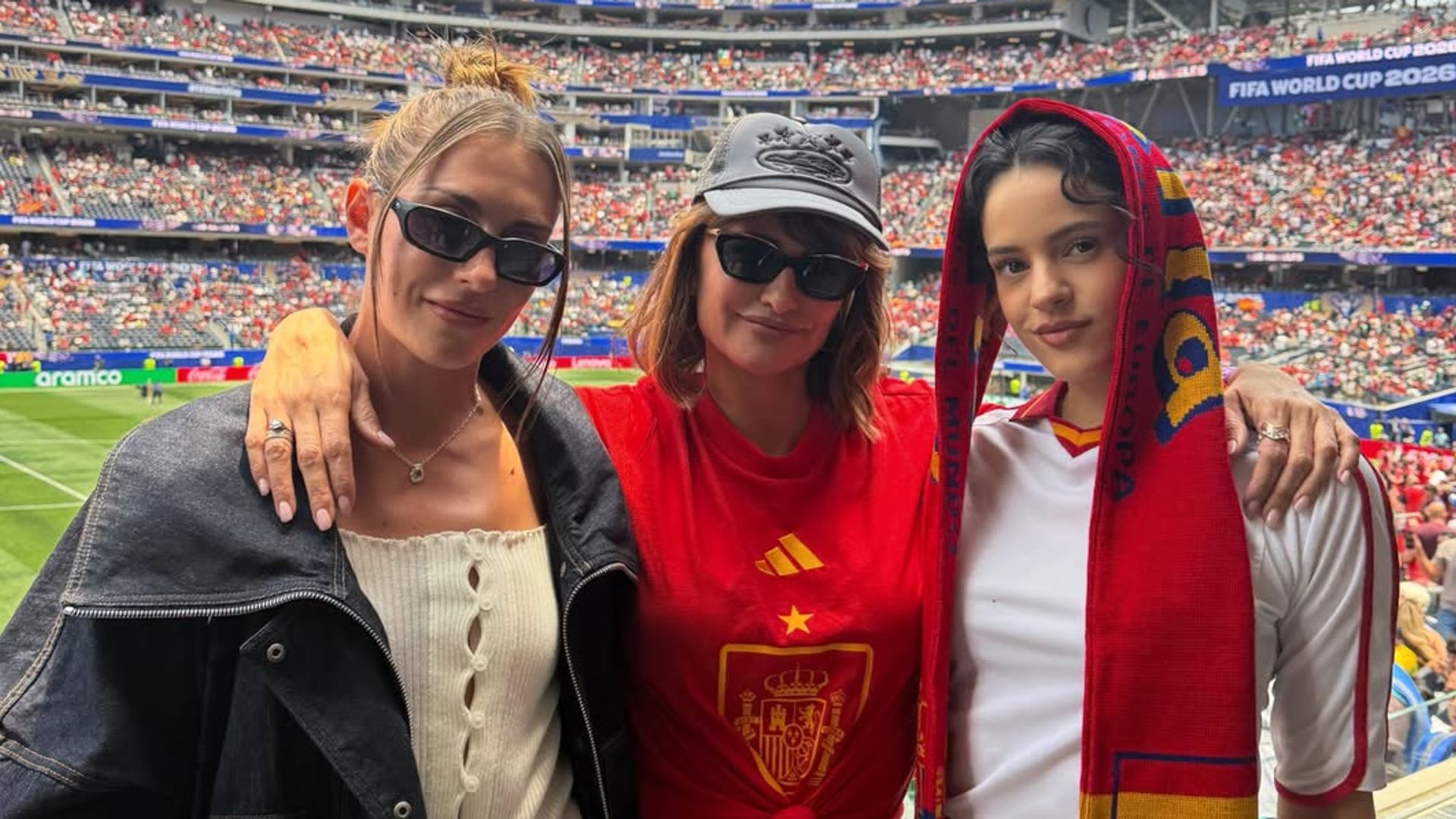 Alexia Putellas, Penélope Cruz y Rosalía apoyaron a España en su juego contra Austria.