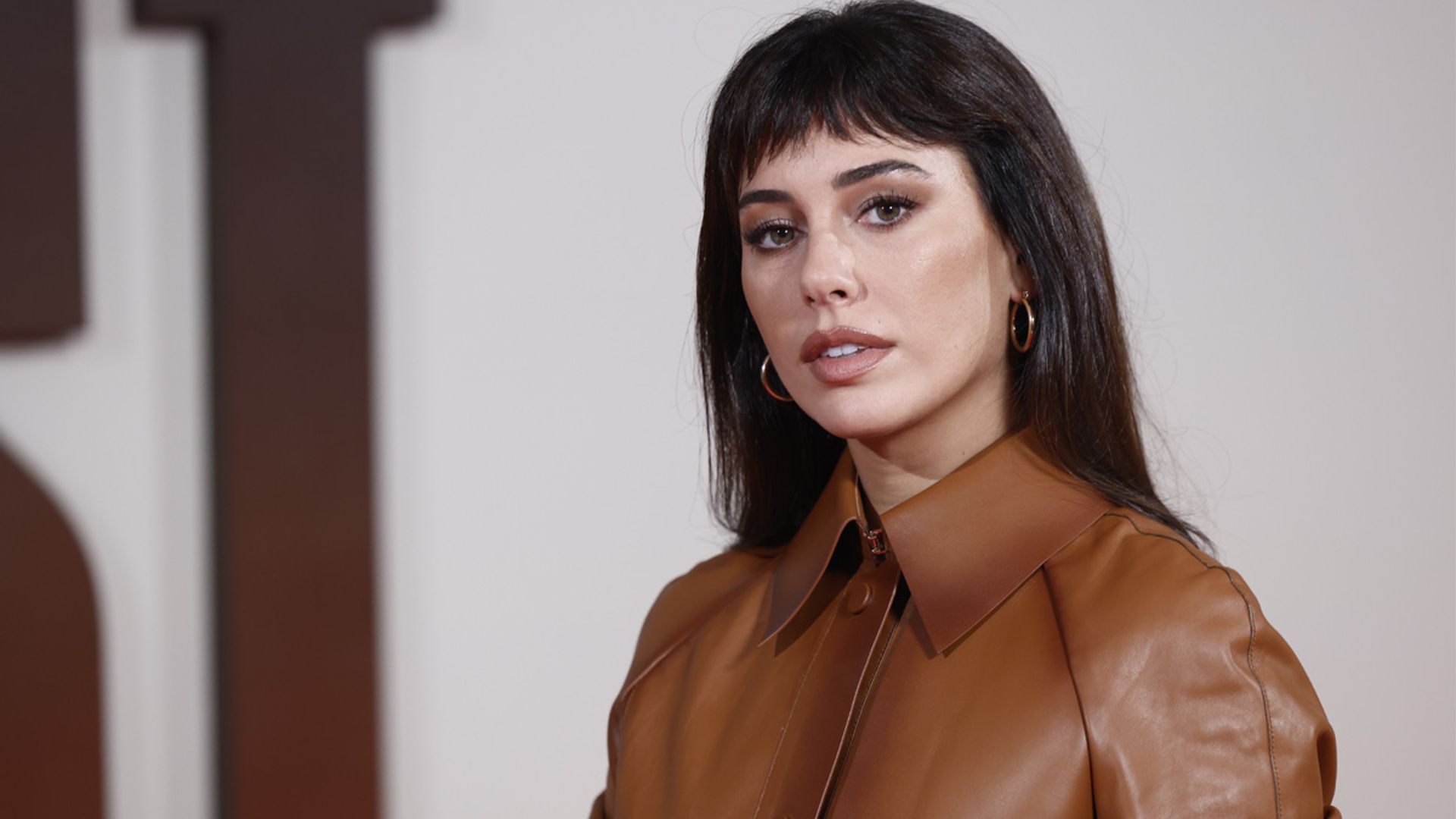 Blanca Suárez adelanta la sobrecamisa de tendencia en otoño ¡y el miniflequillo que arrasará!