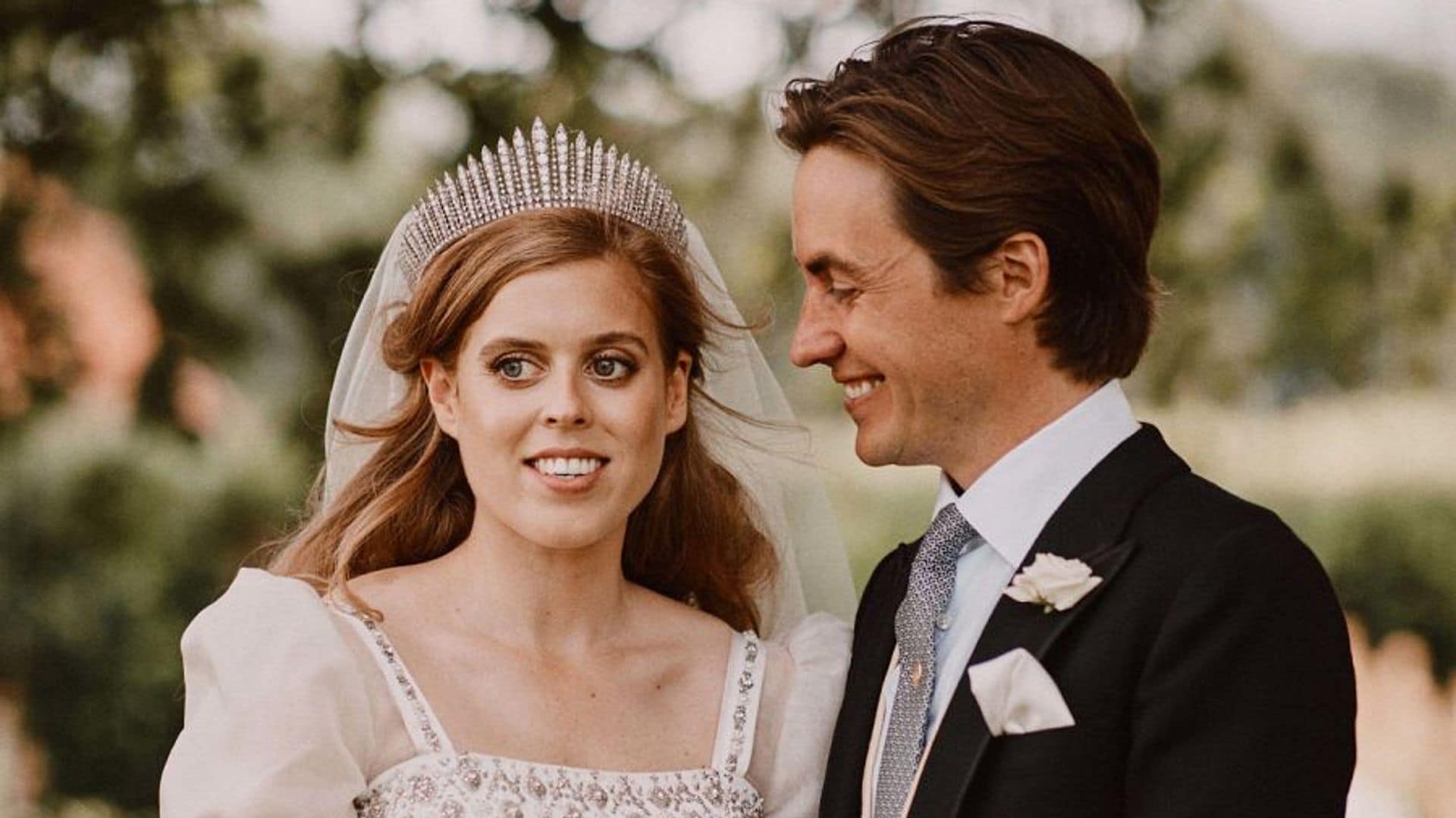 La boda sorpresa de Beatriz de York hace 5 años: un vestido de Isabel II y una tiara que antes fue un collar de la reina Victoria