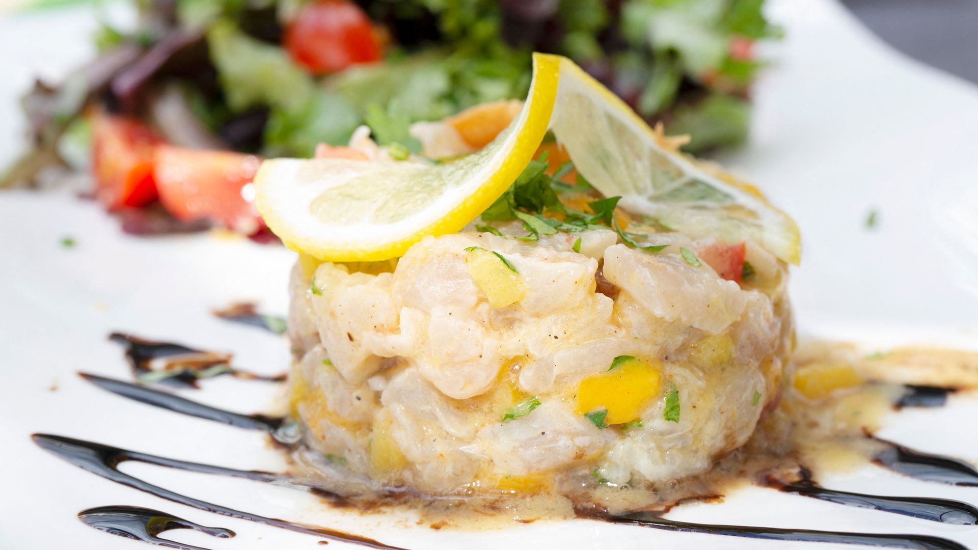 Tartar de pescado con mango