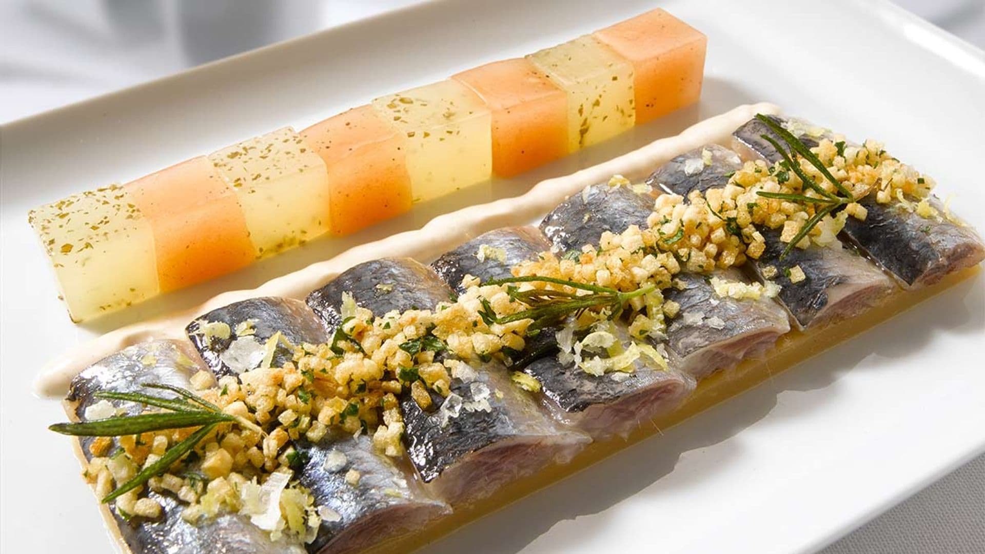 Sardinas ahumadas con gelatinas de limón y tomate