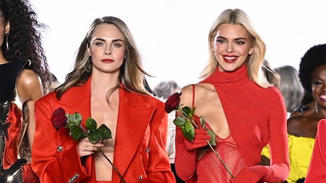 Cara Delevingne y Kendall Jenner en el desfile de L'Oreal en París