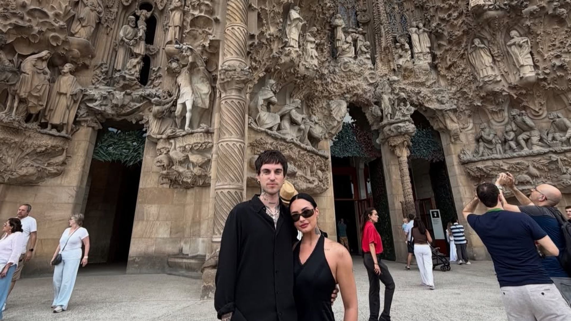 La ruta secreta de Demi Lovato por Barcelona en su viaje de aniversario: de la Sagrada Familia a las mejores terrazas frente al mar