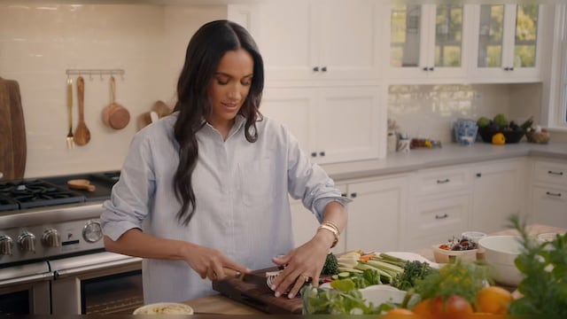 Meghan Markle cocinando 