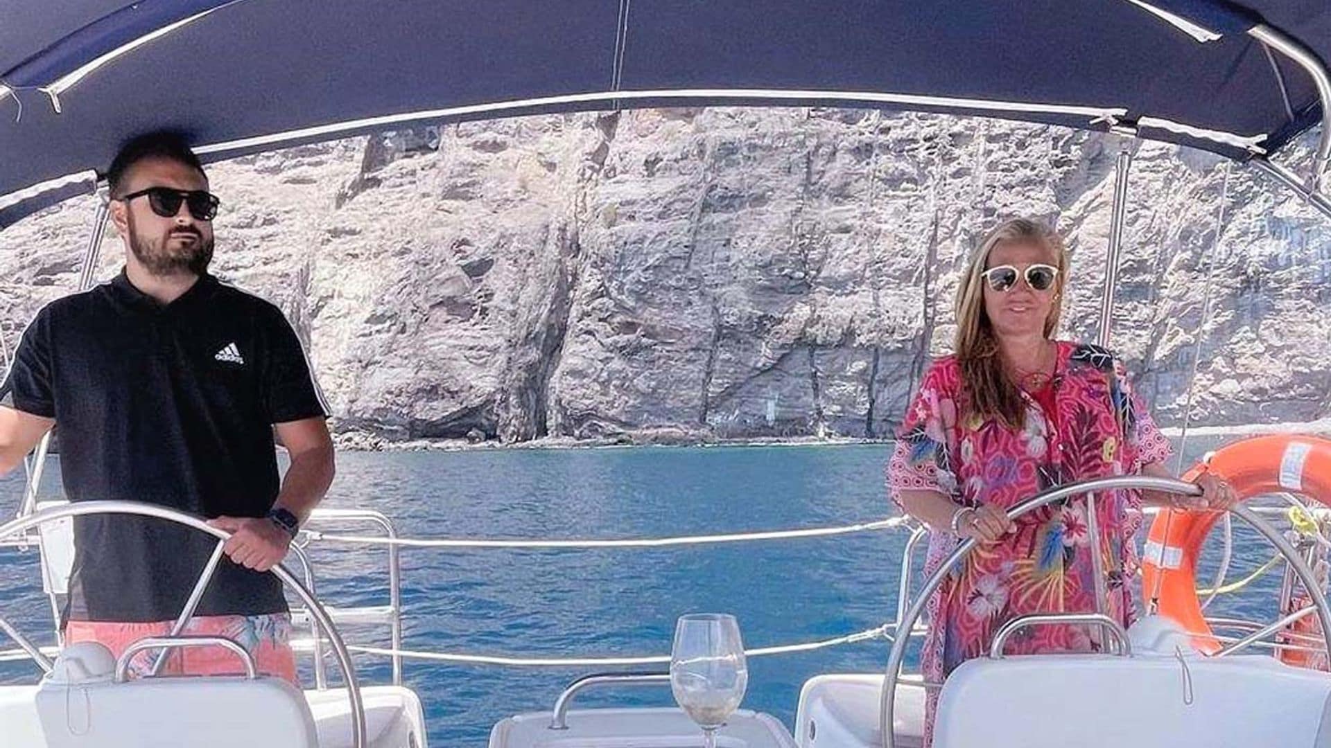 El álbum de fotos del inolvidable verano de Belén Esteban junto a su marido, con sorpresa en altar mar incluida
