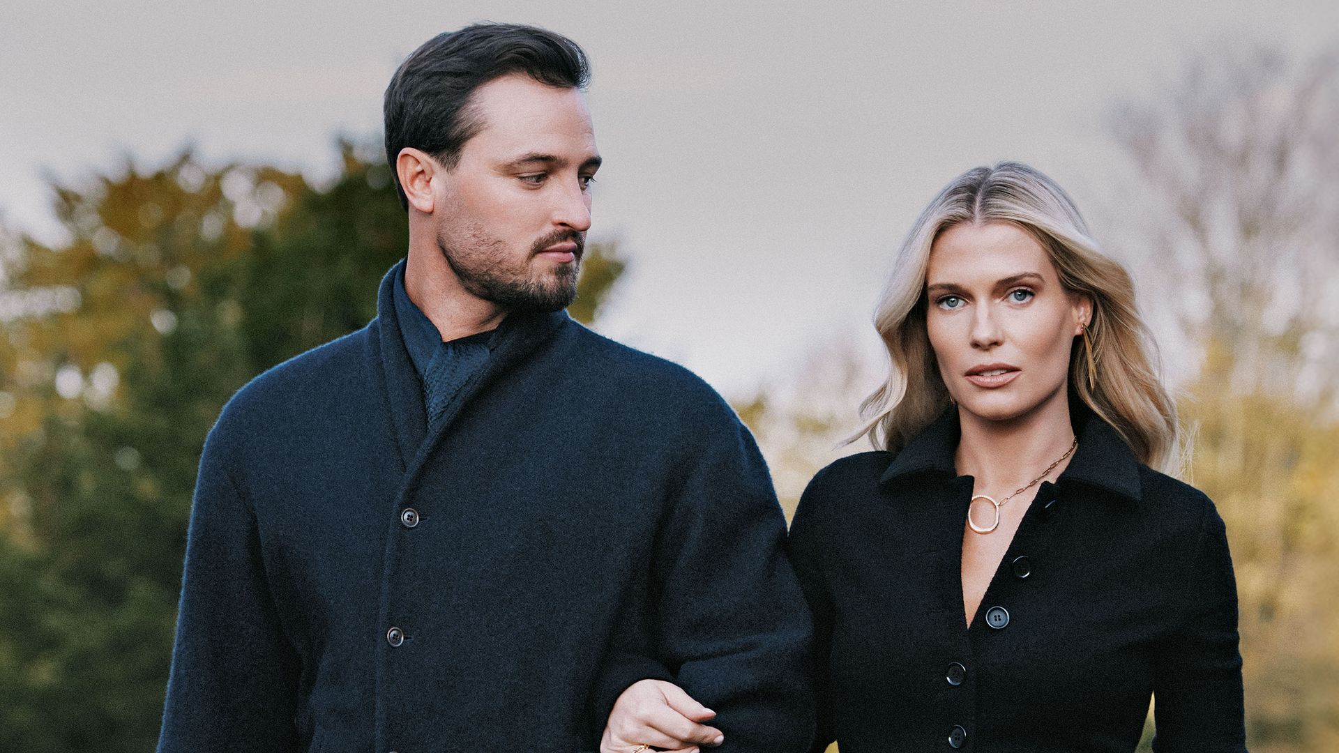 EXCLUSIVA: Lady Eliza Spencer y Channing Millerd nos hablan de su compromiso de cuento en una isla griega y comparten sus planes de boda