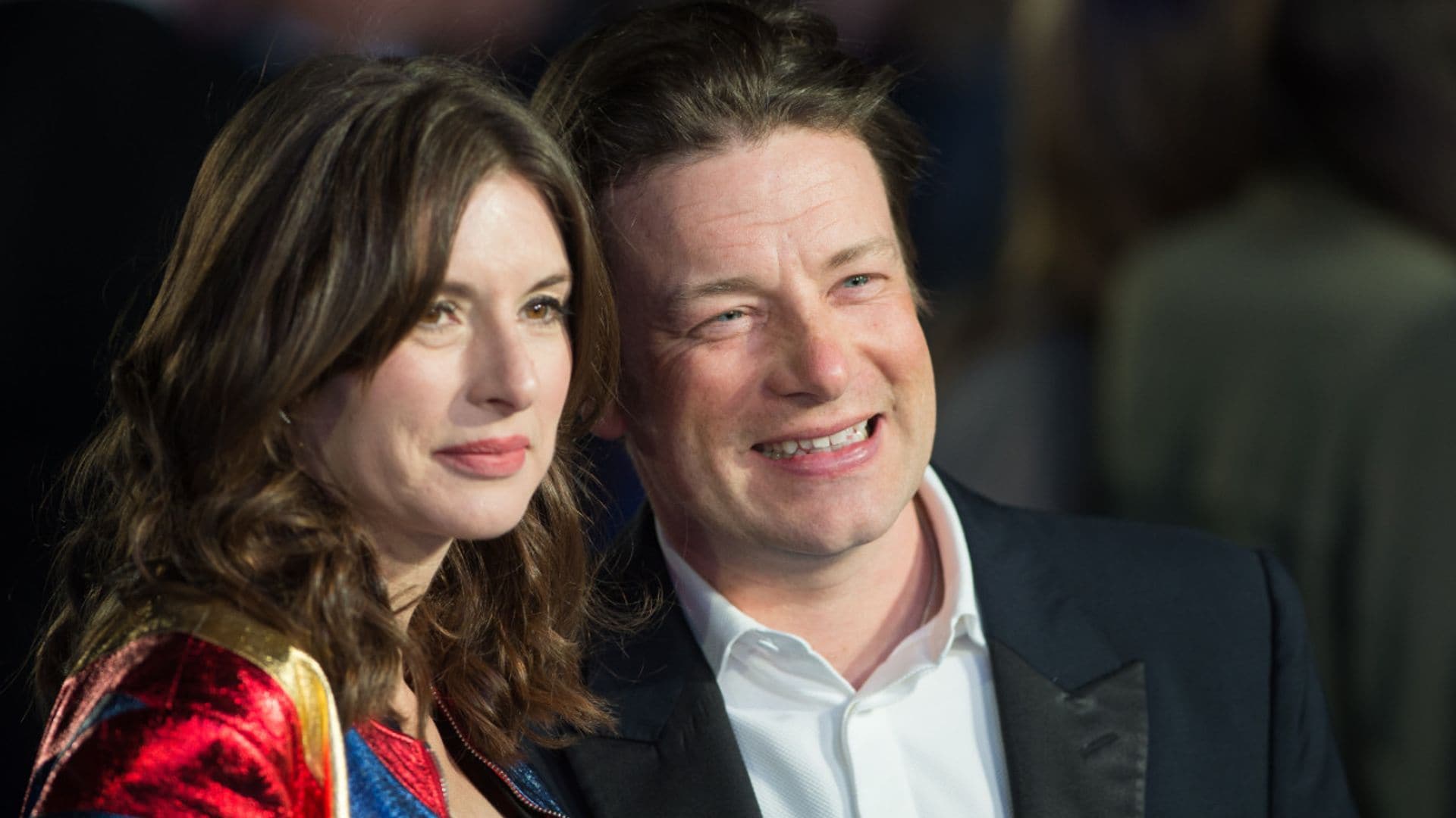 Jamie Oliver renueva sus votos matrimoniales tras 23 años y ante sus cinco hijos