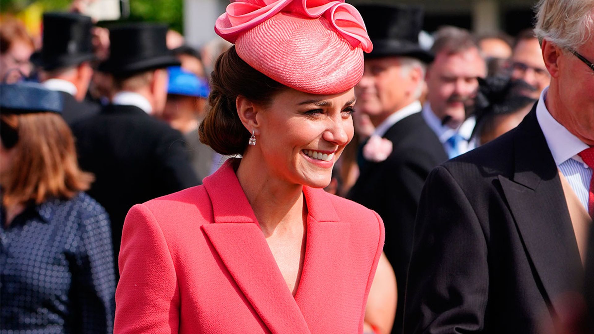 Kate Middleton parte plaza en el Palacio de Buckingham