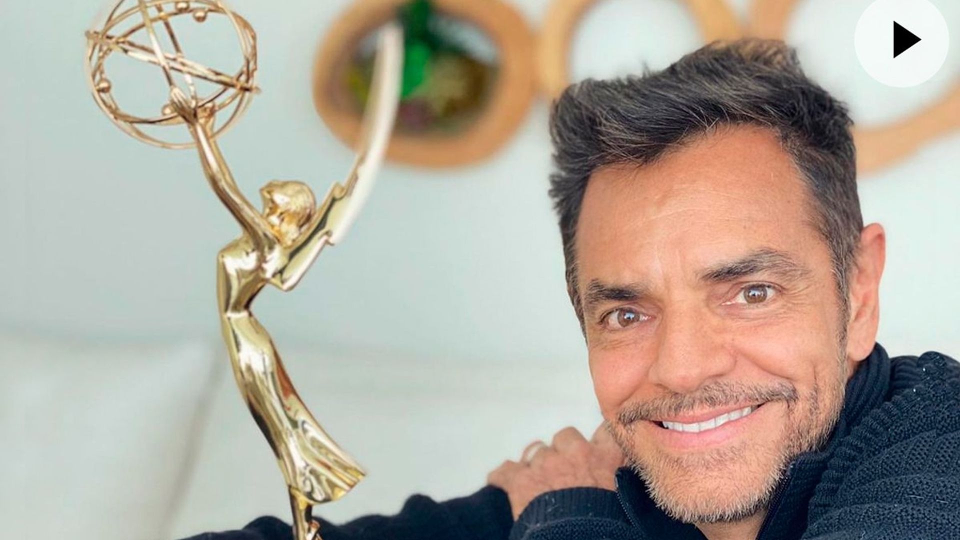 La emocionante reacción de Eugenio Derbez al recibir por fin su primer Emmy
