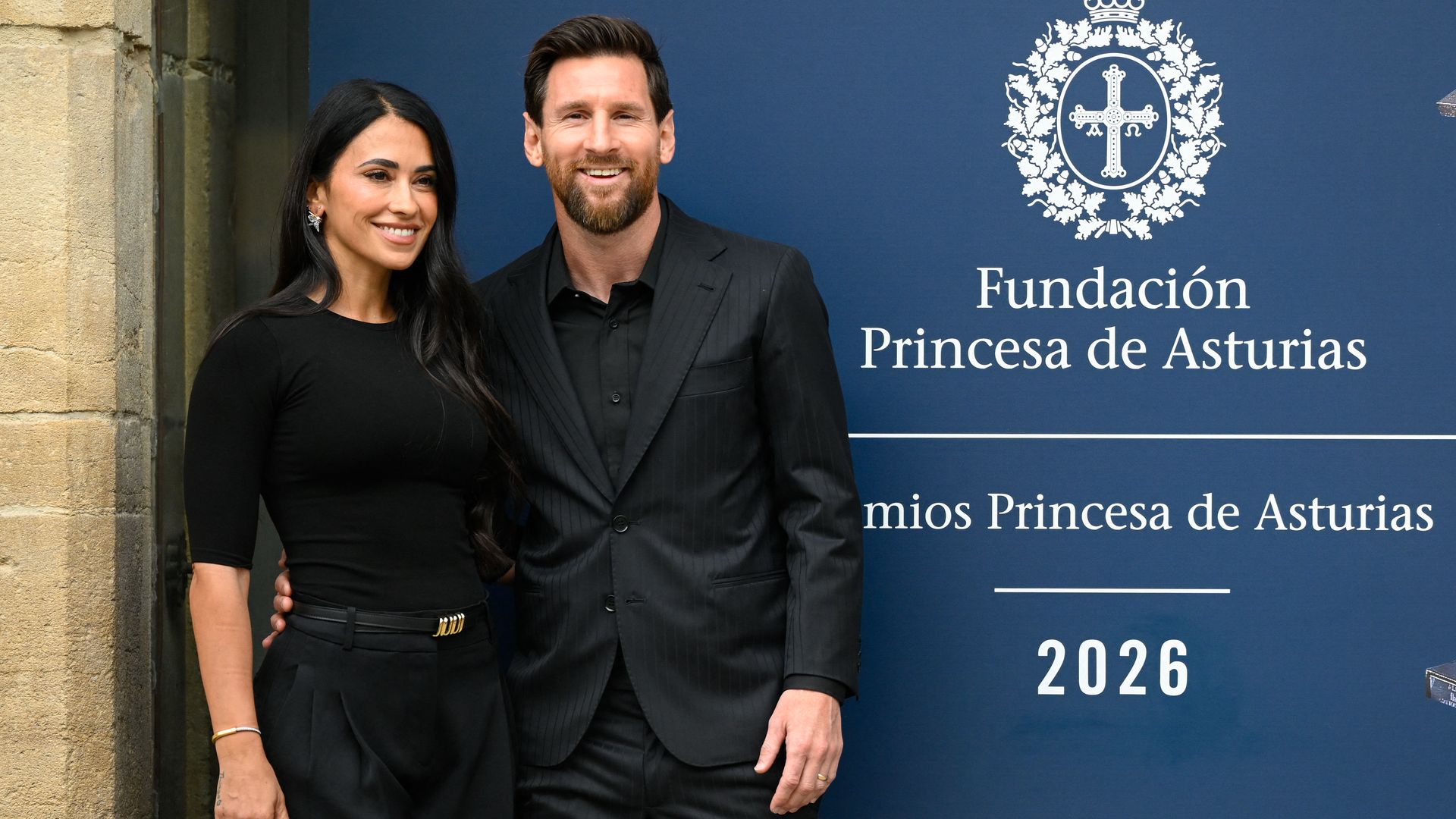 Lionel Messi y Antonela Roccuzzo en la bienvenida en el Hotel Reconquista antes de los Premios Princesa de Asturias.