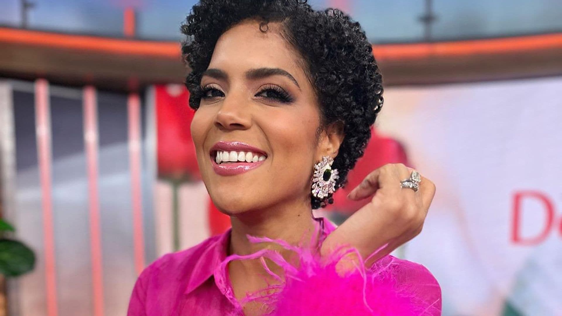 Francisca tiene un dilema con el último vestido que usó en su embarazo