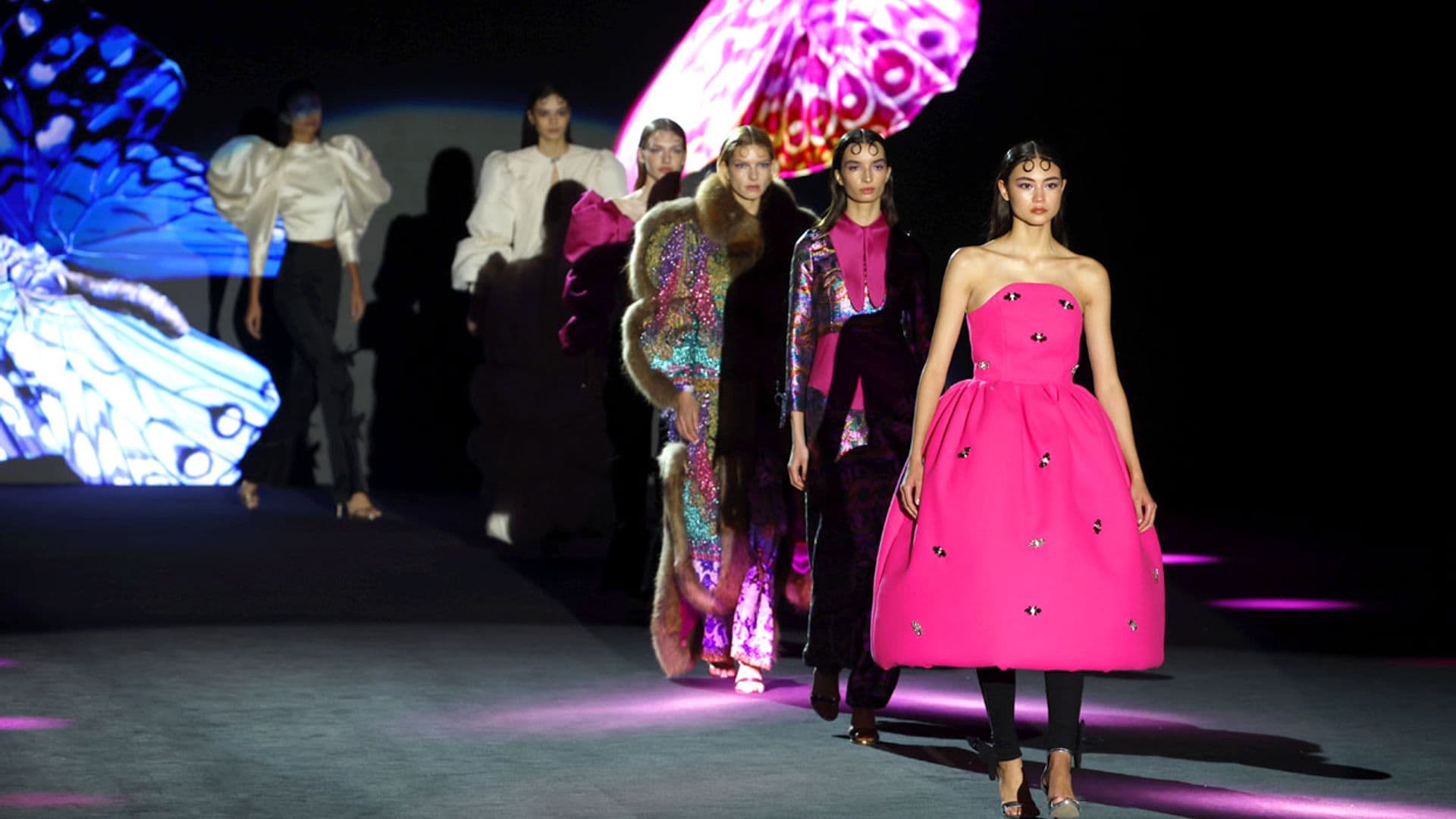 El desfile de Odette Álvarez