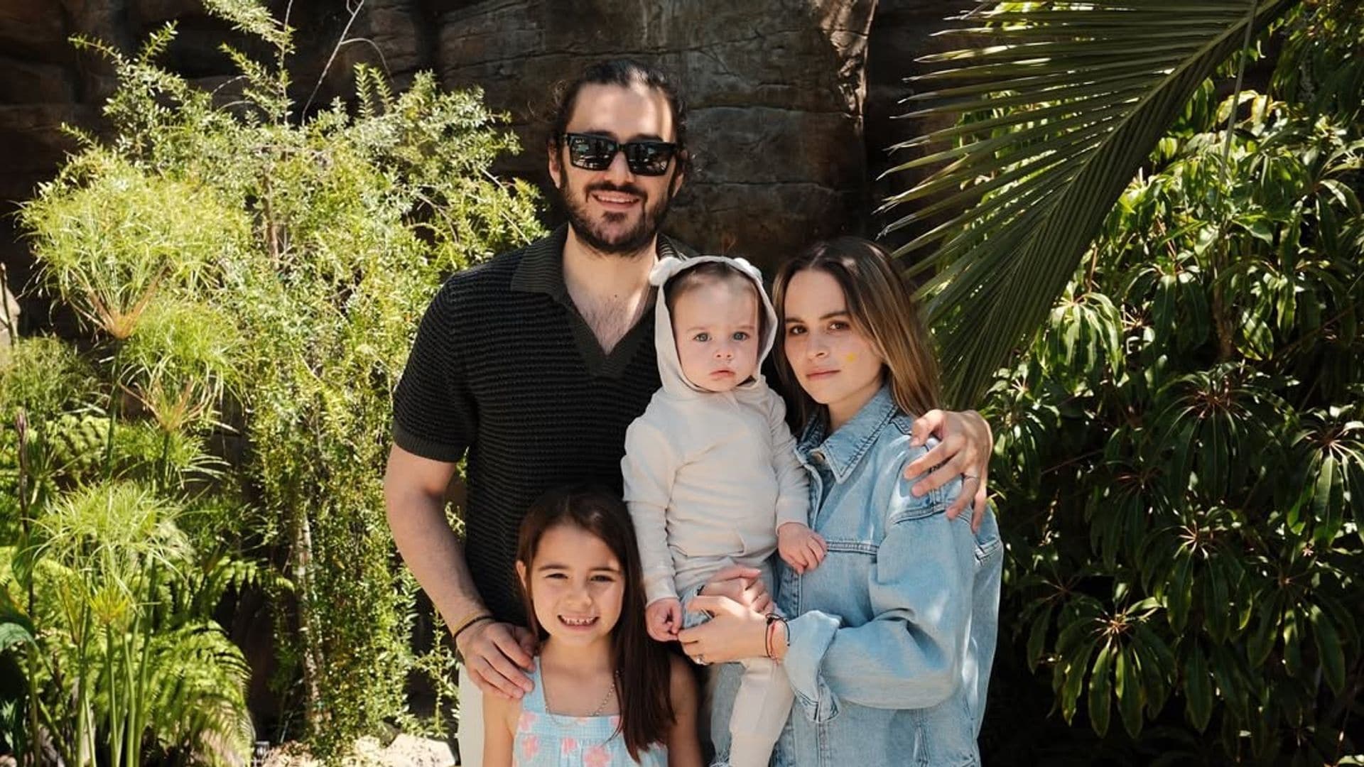 Camila West y su familia: su esposo, Bruno Naufa y sus 2 hijos, Paolo y Manola.