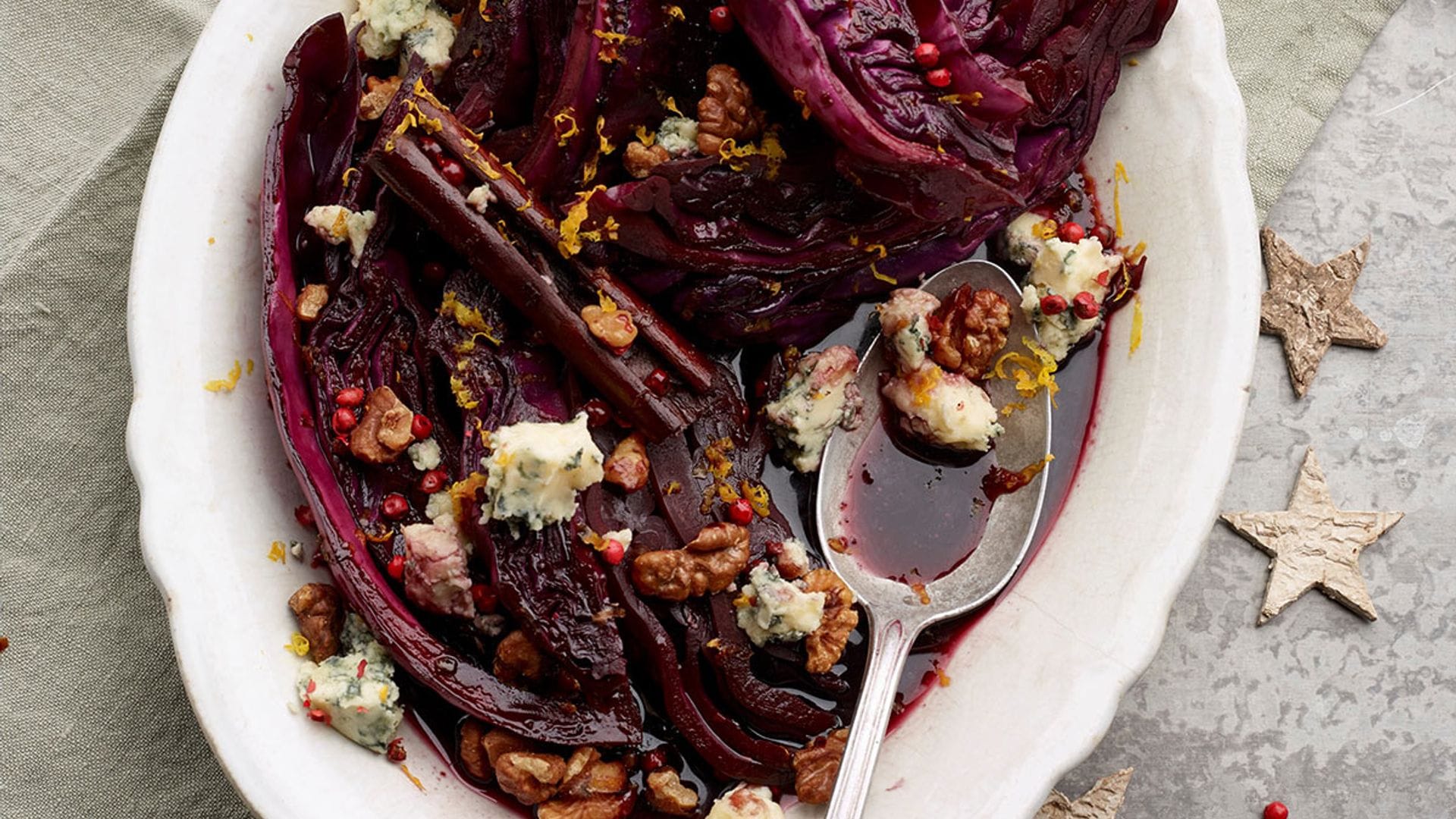 Lombarda al horno con nueces y queso azul