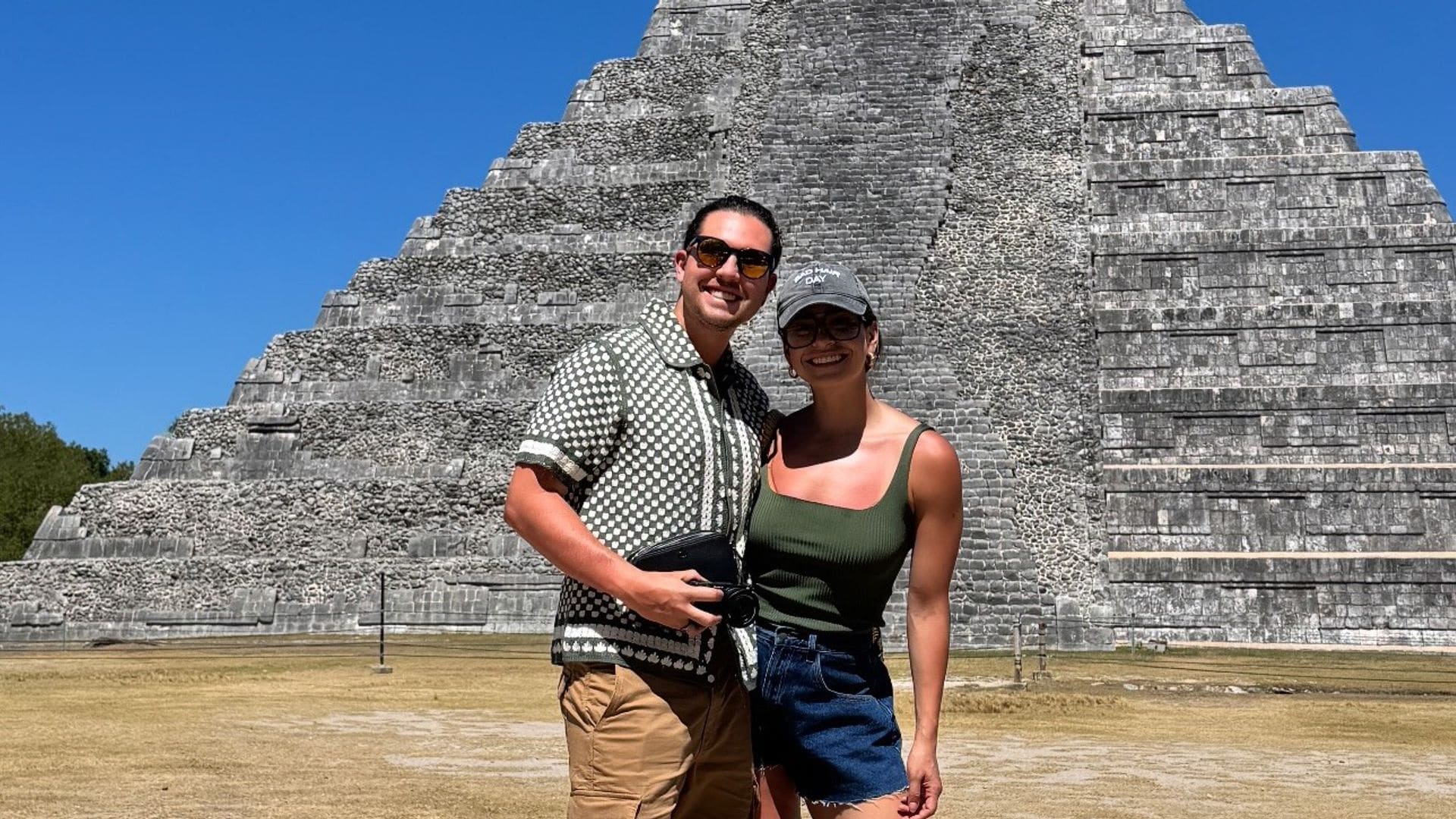 Tania Rincón y Pedro Pereyra en Chichen Itzá.