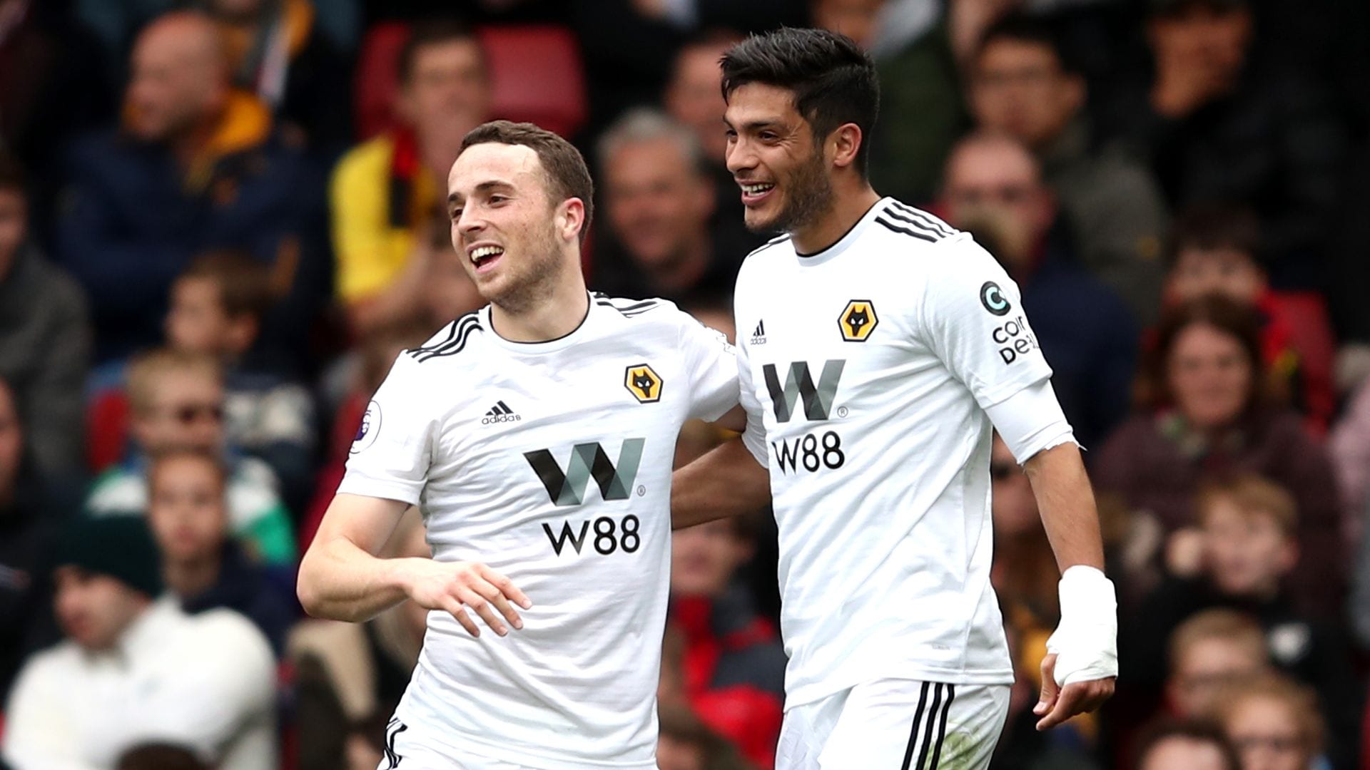 Raúl Jiménez rinde un conmovedor homenaje a Diogo Jota en la final de la Copa de Oro