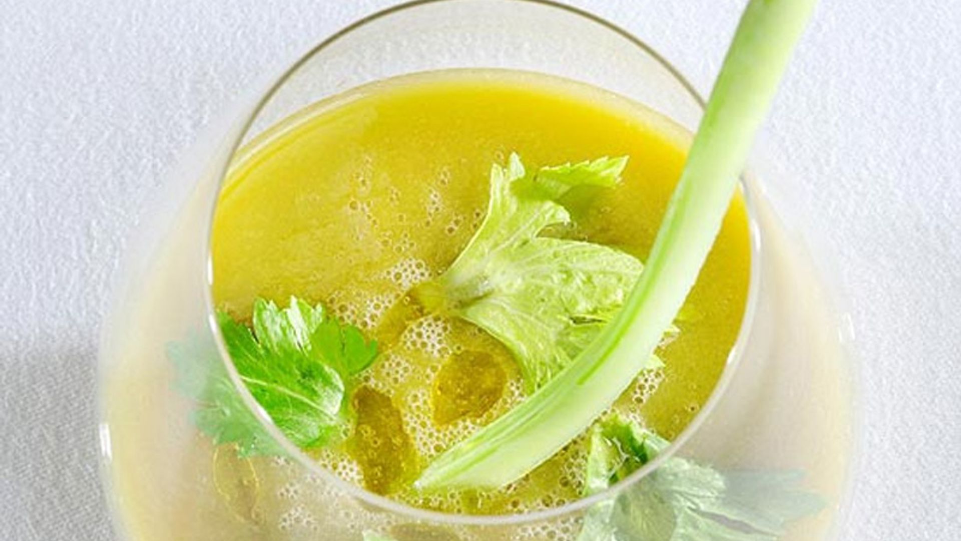 Refresco de manzana y apio