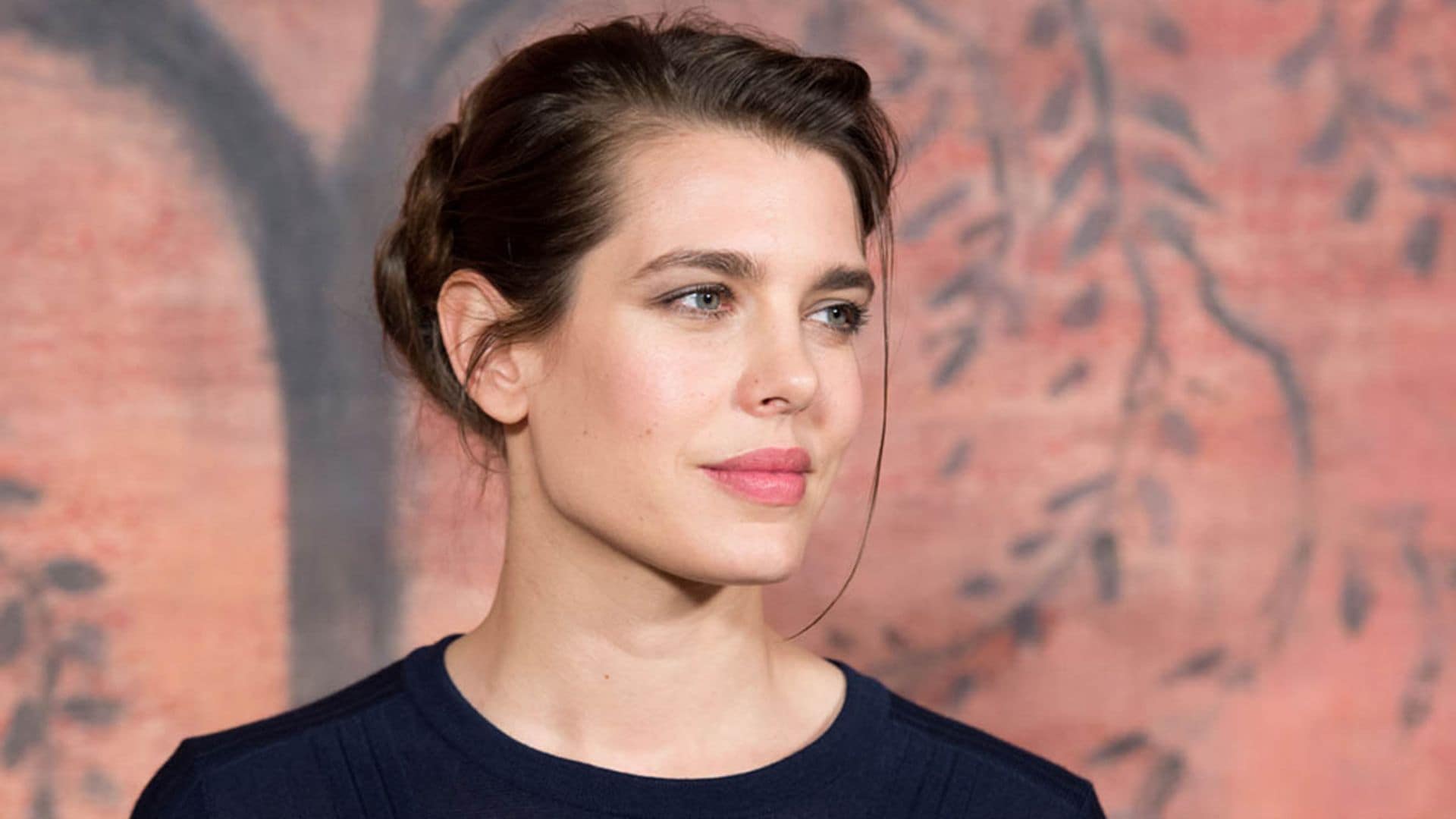 Chaqueta de tweed y vaqueros: copia el uniforme estrella de Carlota Casiraghi