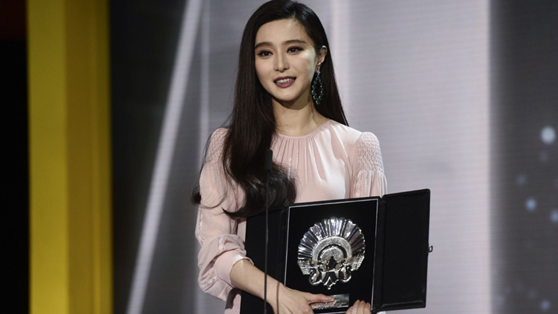 ¿Conoces a la actriz que se ha llevado la Concha de Plata a la mejor actriz? Fan Bingbing, la estrella china que ha conquistado San Sebastián