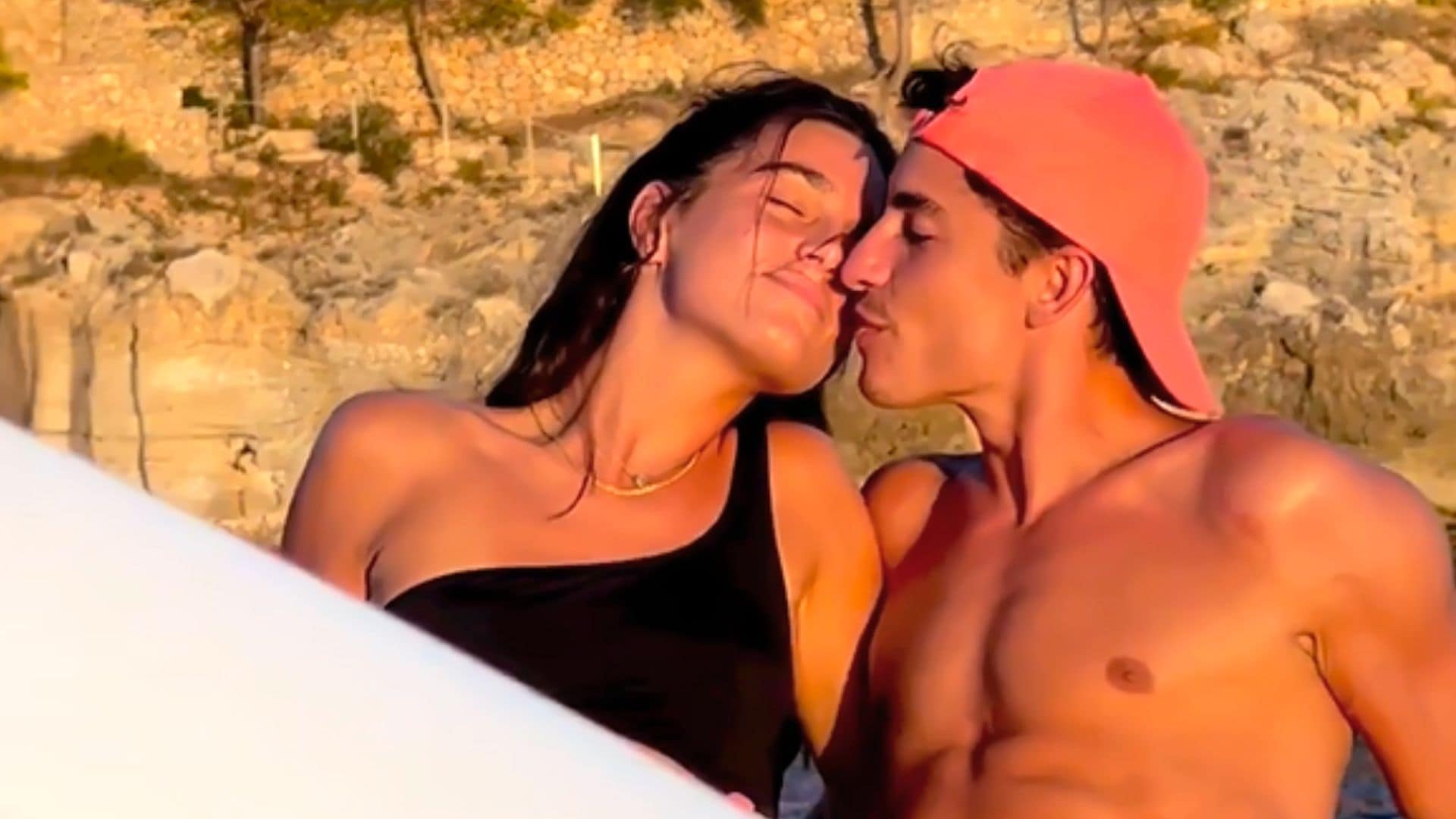 Las románticas vacaciones de Marc Márquez y Gemma Pinto entre besos y 'paddle surf'