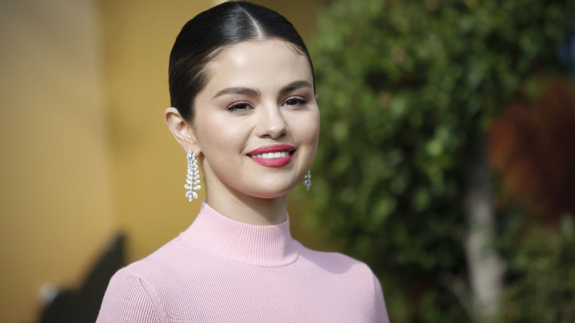 Selena Gomez vuelve a cantar para una película muy especial, ¡y en español!