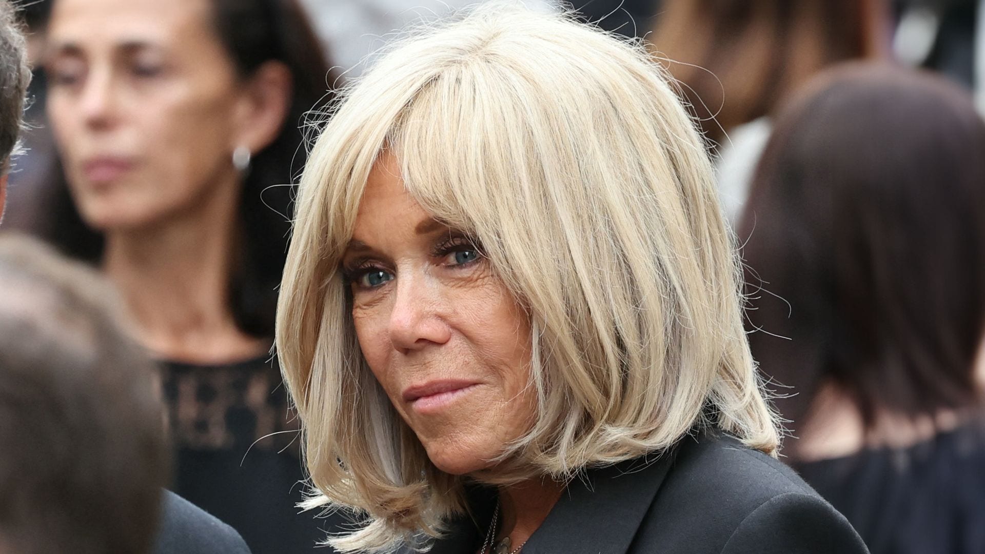 La soledad de Brigitte Macron: se refugia en Brégançon tras una tragedia y con su imagen difamada