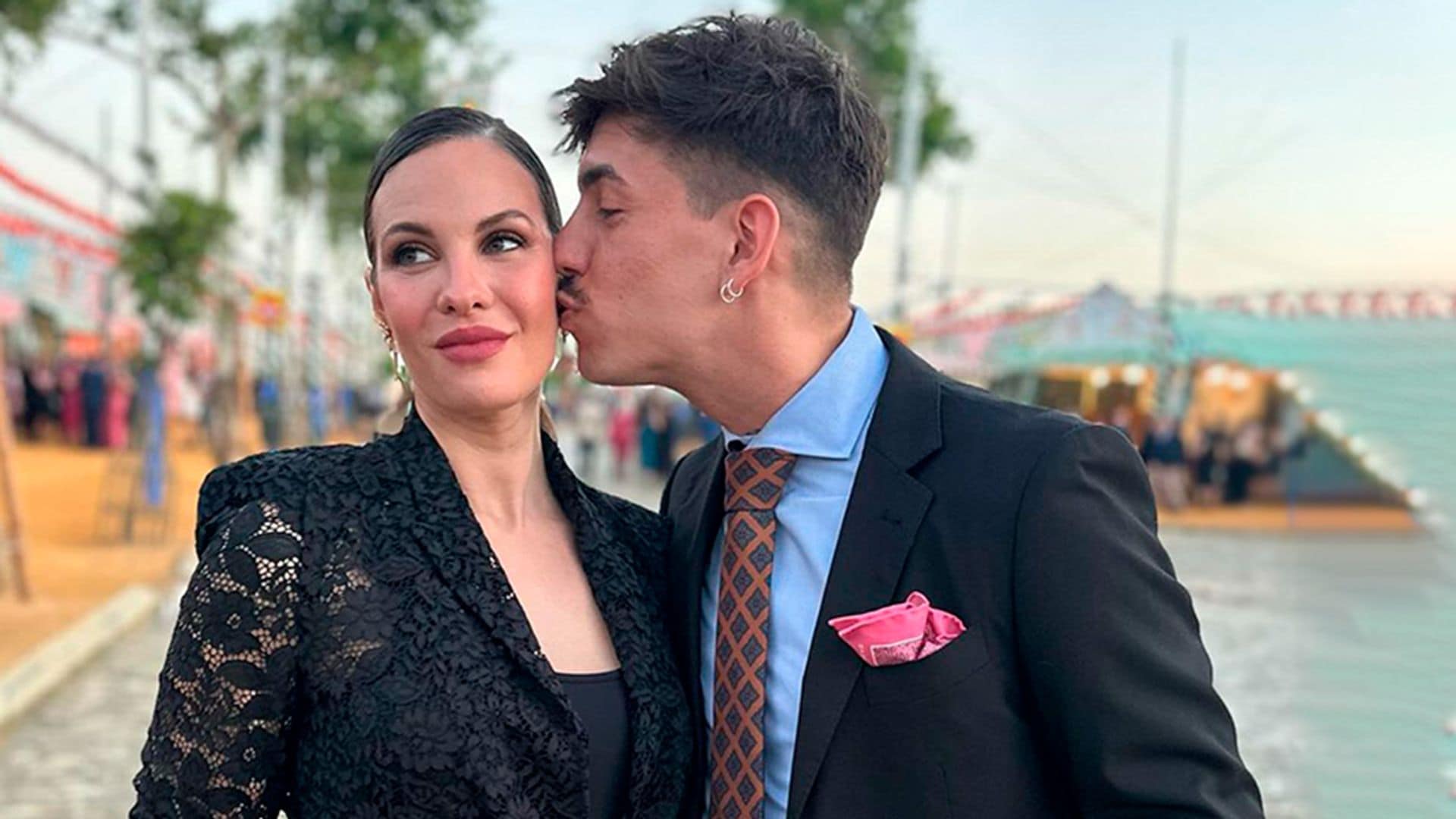Jessica Bueno y Luitingo disfrutan de su primera Feria de Abril juntos, derrochando amor y cantando con Los del Río