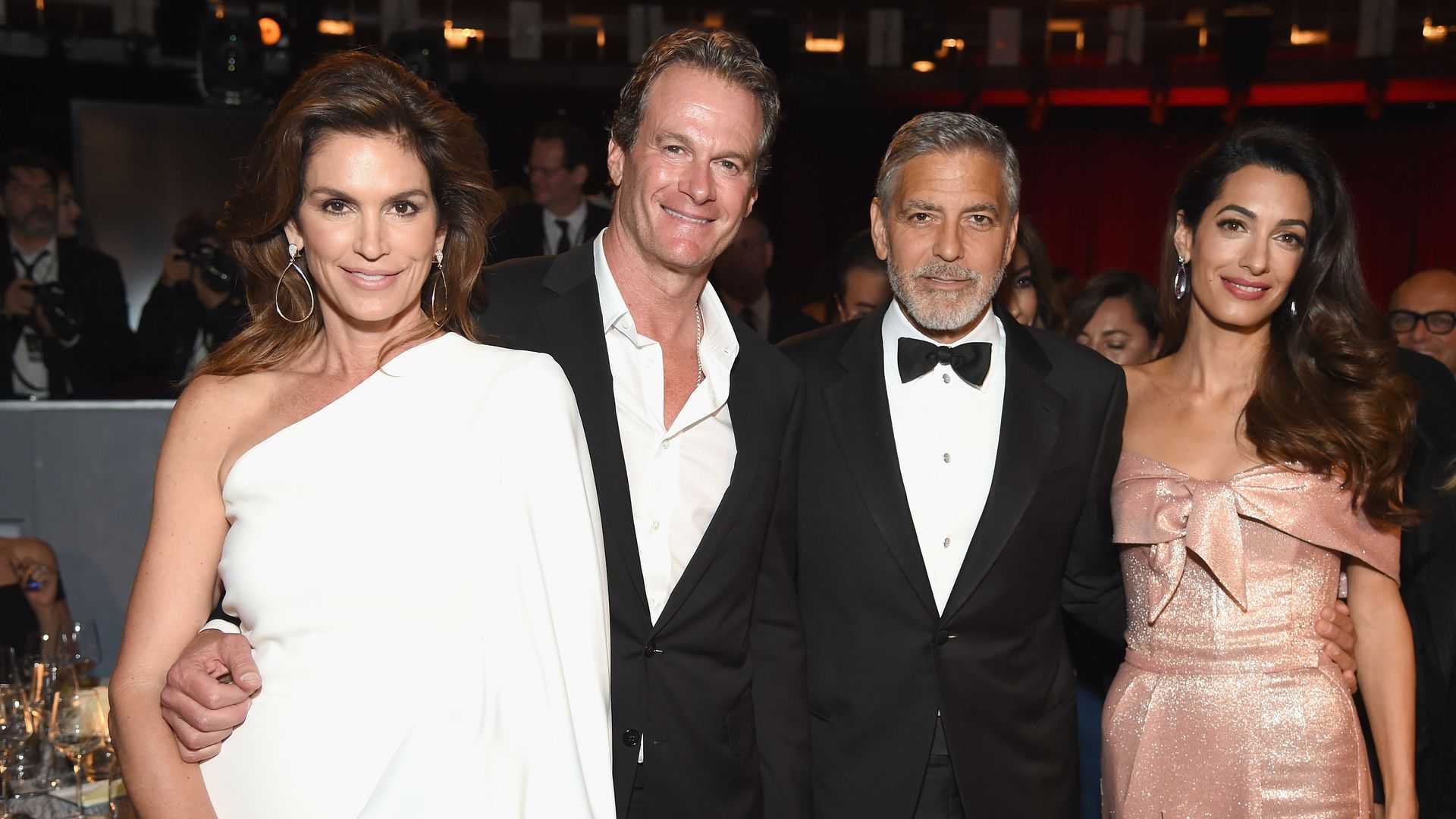 Cindy Crawford, Rande Gerber, George Clooney y Amal Clooney asisten a la 46.ª gala de homenaje del American Film Institute a George Clooney por su trayectoria (Life Achievement Award), celebrada en el Dolby Theatre el 7 de junio de 2018 en Hollywood, California.