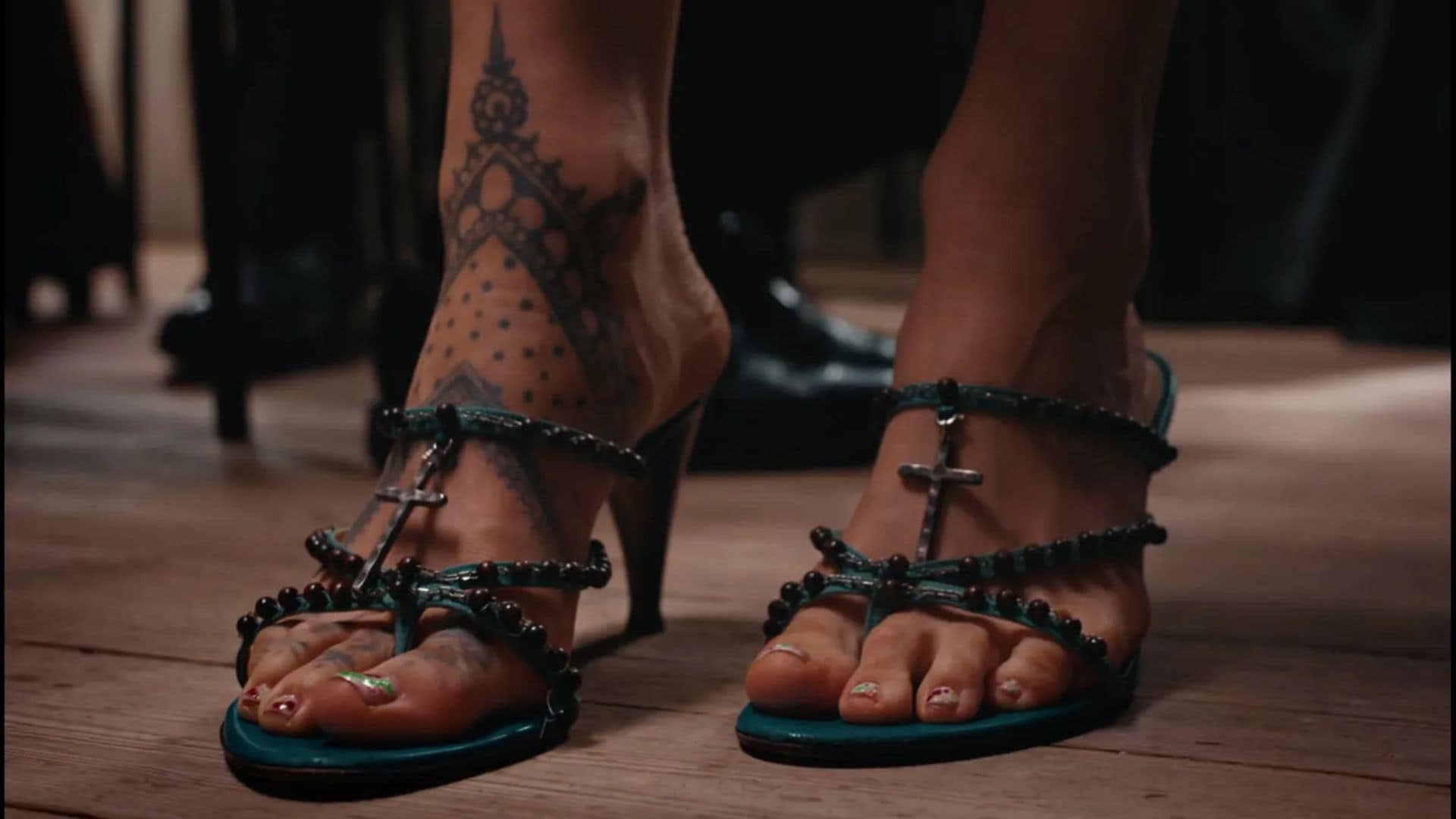 Las sandalias utilizadas por Rosalia en el video