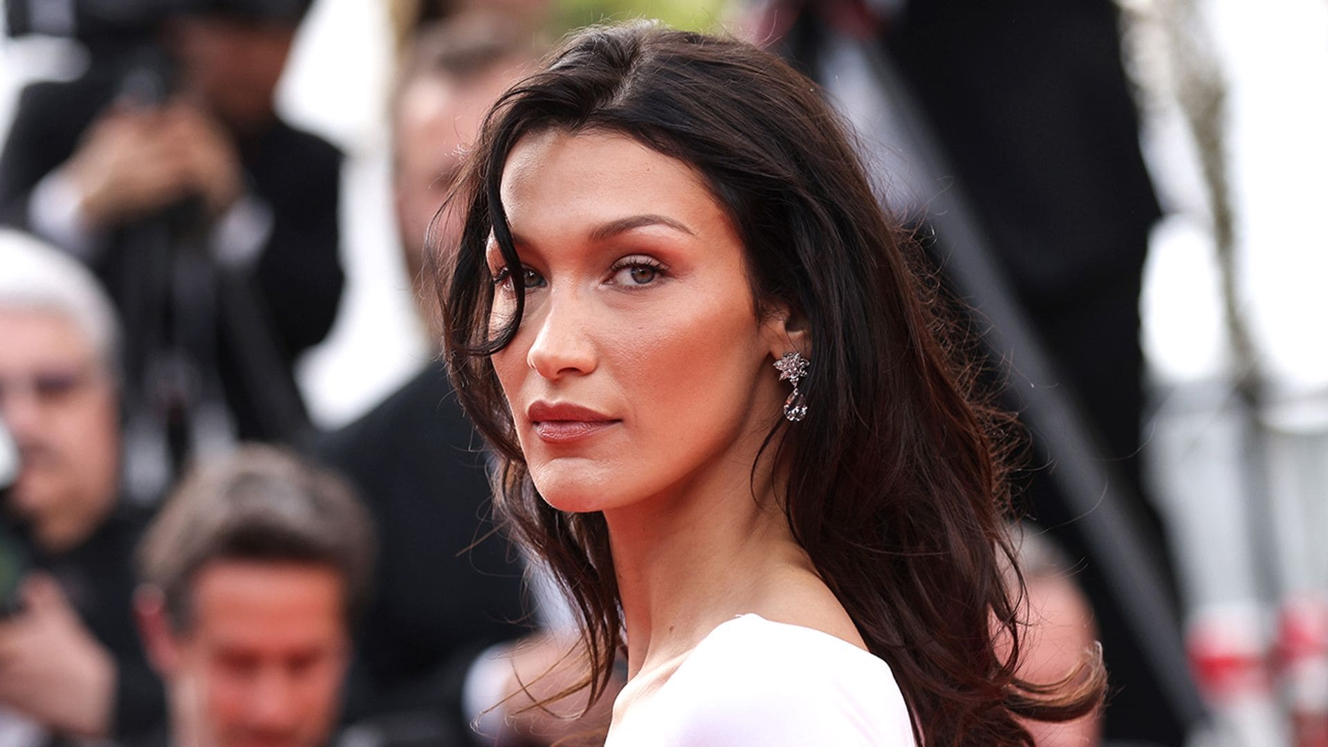 Bella Hadid se embarca en un nuevo proyecto 'beauty' tras retirarse de las pasarelas