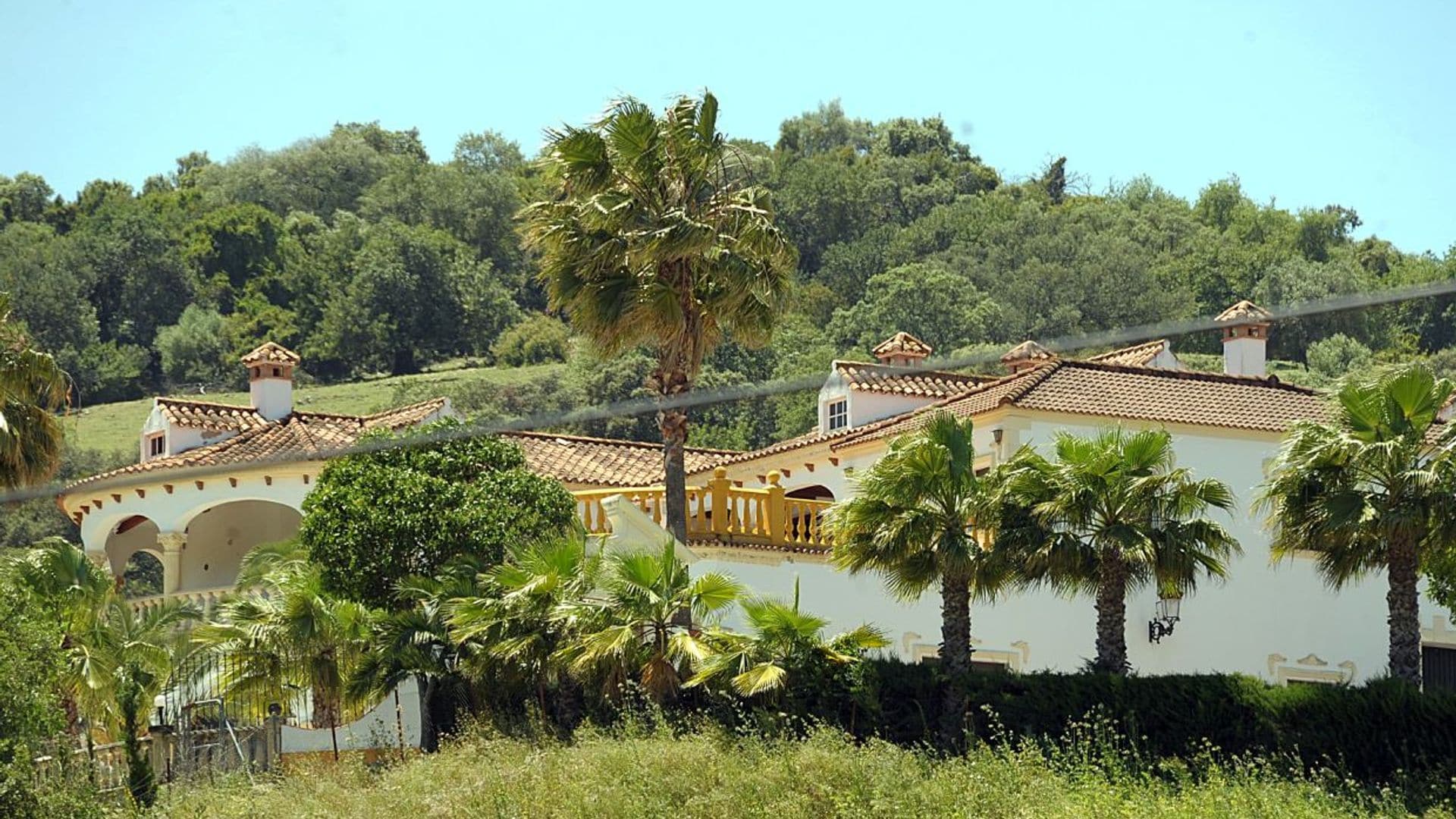 Diez habitaciones, plaza de toros, capilla: así es Ambiciones, la emblemática finca de los Janeiro