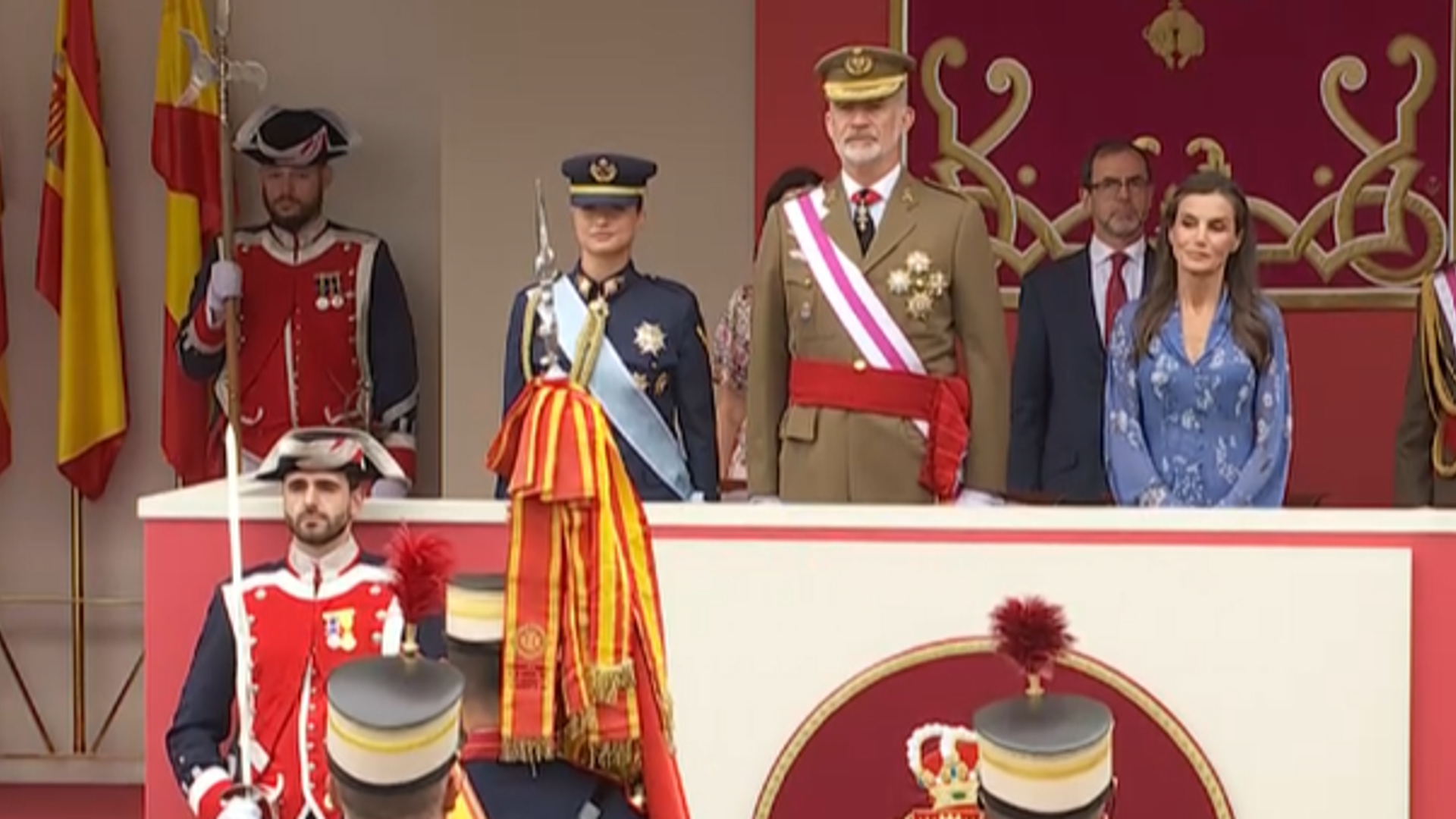 La princesa Leonor acompaña por primera vez a los Reyes en el Día de las Fuerzas Armadas, con un incidente de última hora