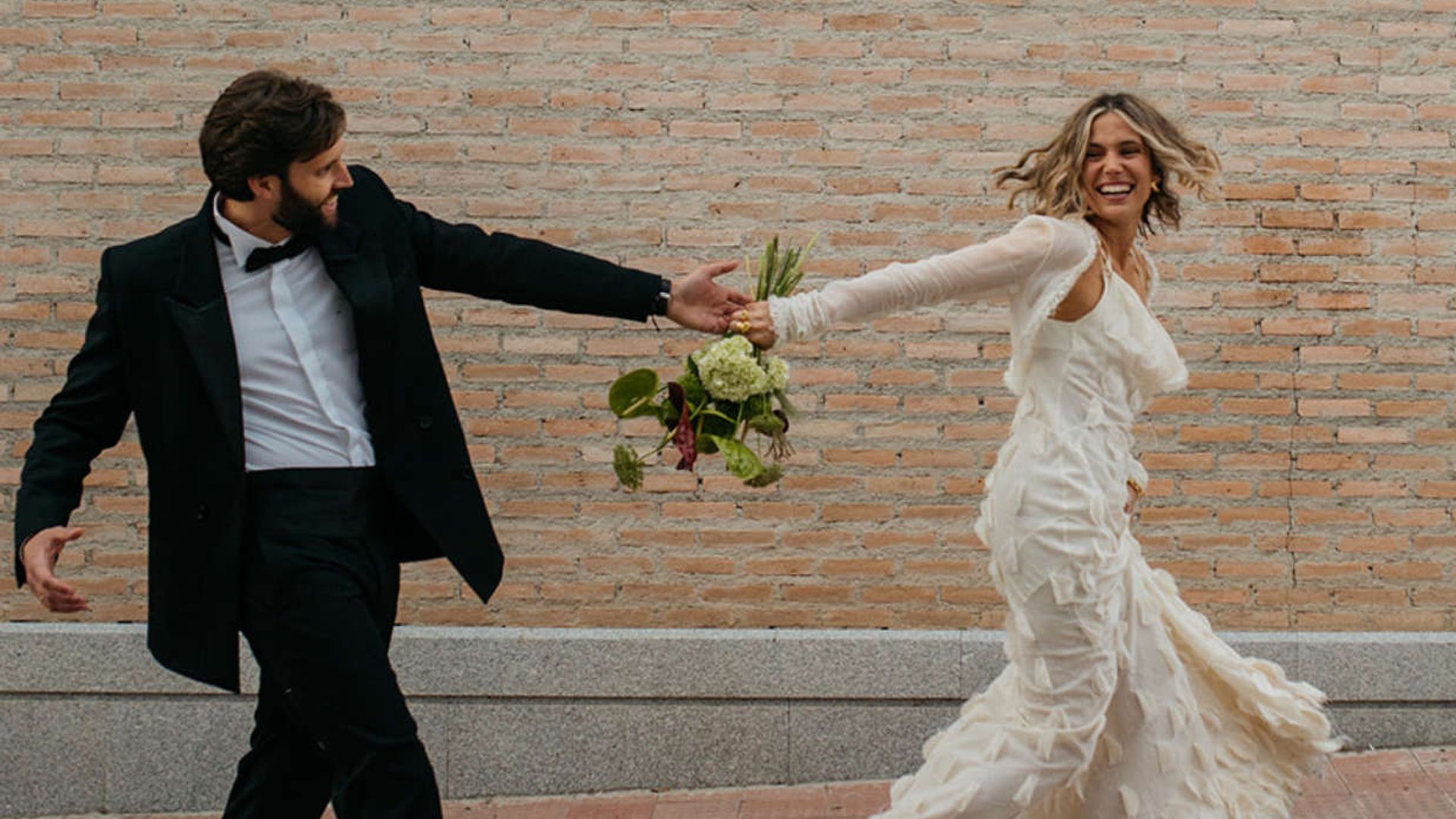 Un vestido de novia comprado 'online' para la boda viral de Adriana en Madrid