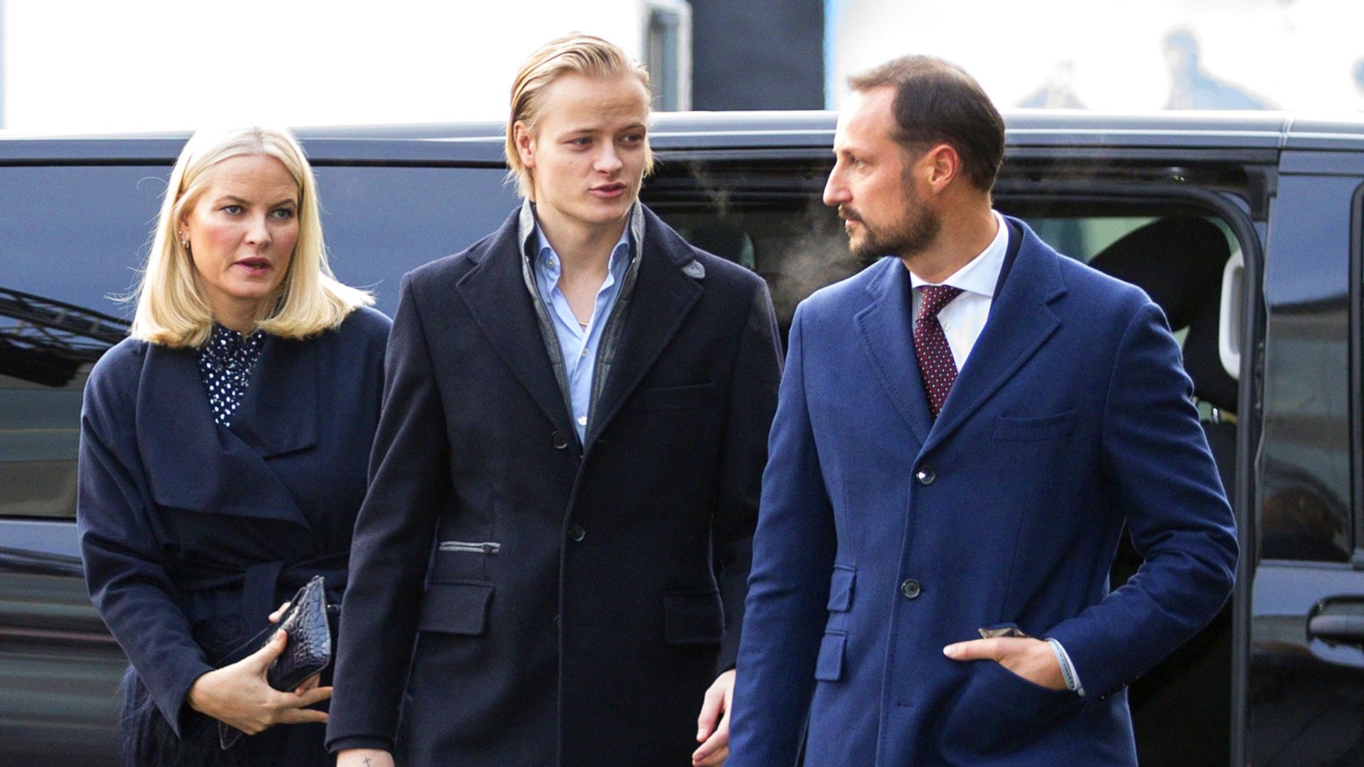Marius Borg, el hijo de la princesa Mette-Marit, queda en libertad ...