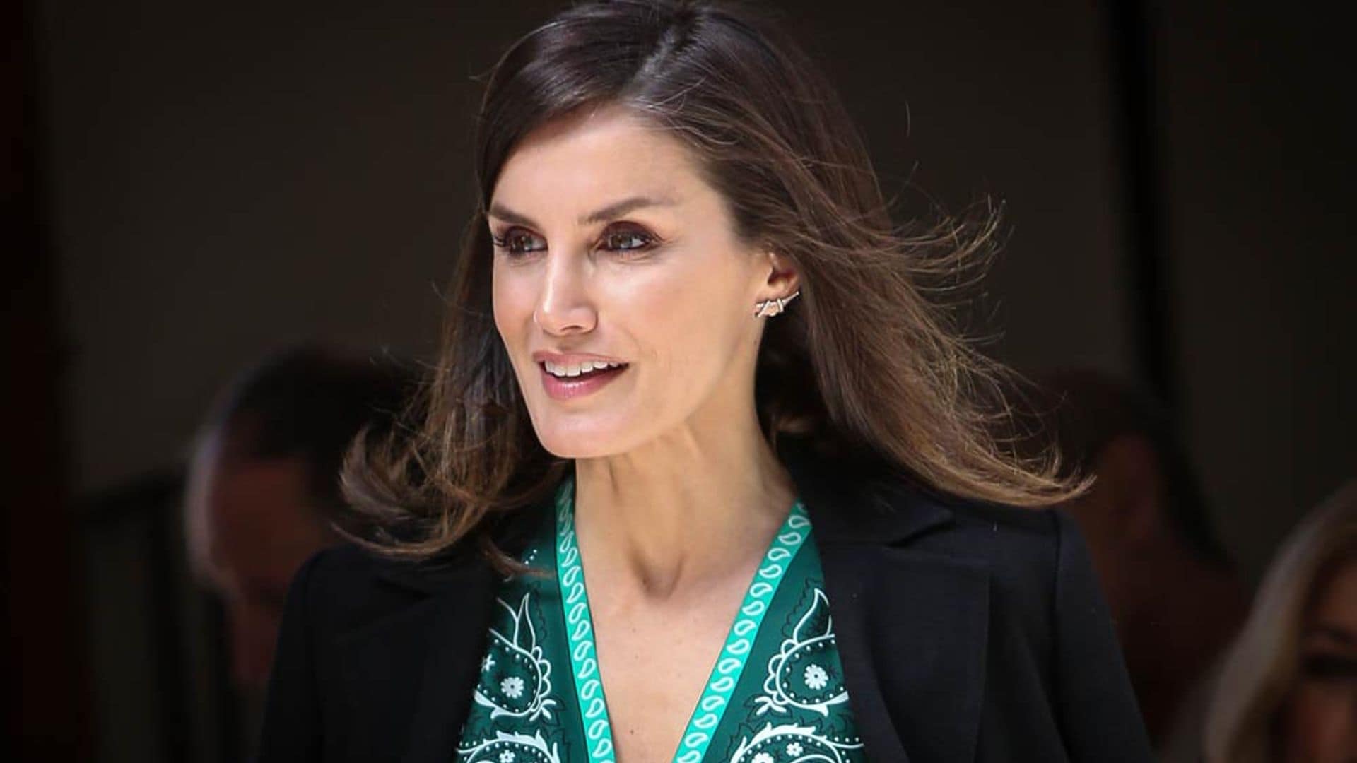 ¡No te quedes sin ellas! 10 prendas de rebajas inspiradas en el armario otoñal de doña Letizia