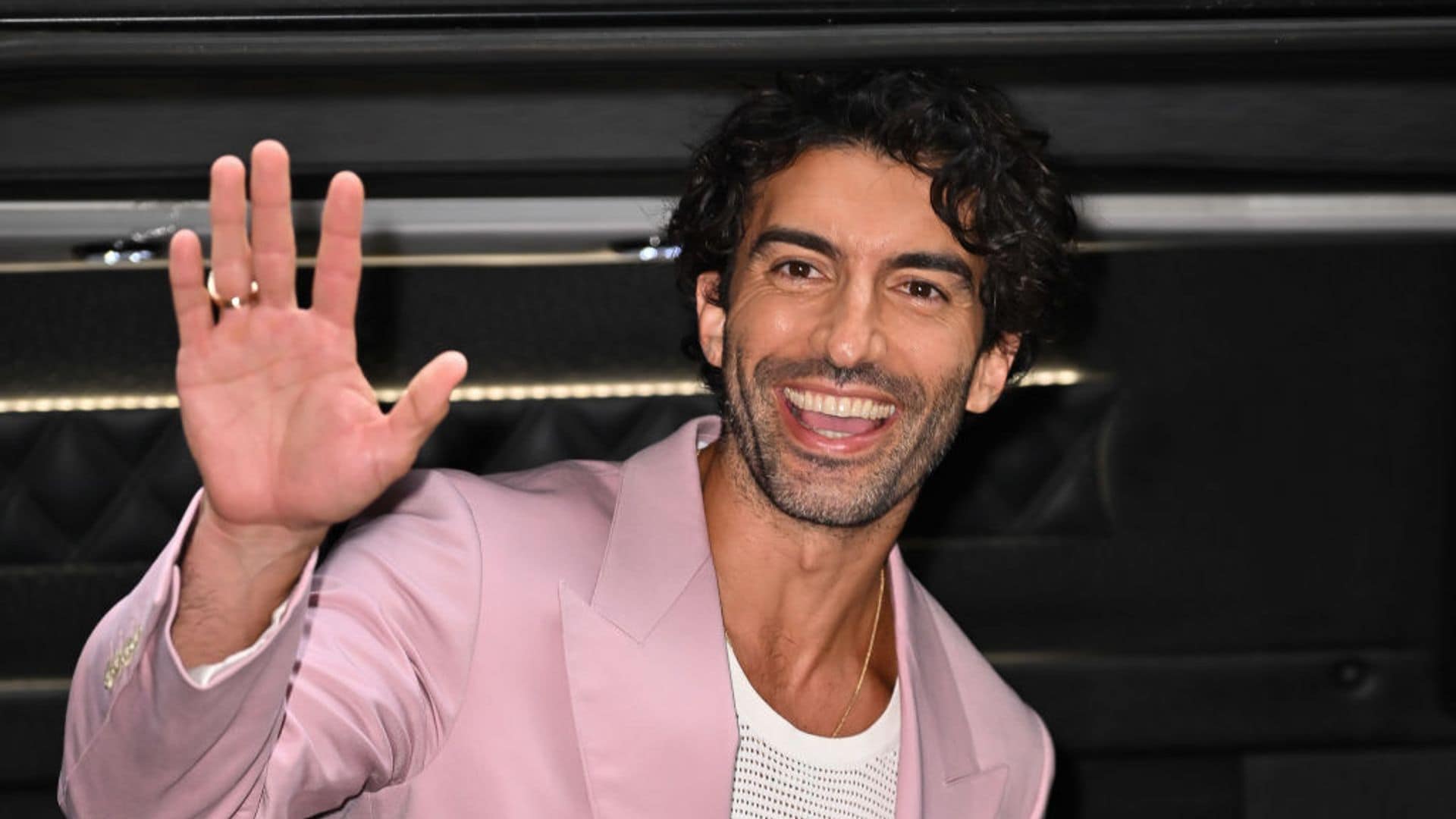 Justin Baldoni desafía a Blake Lively con sitio web y mensajes inéditos de Ryan Reynolds
