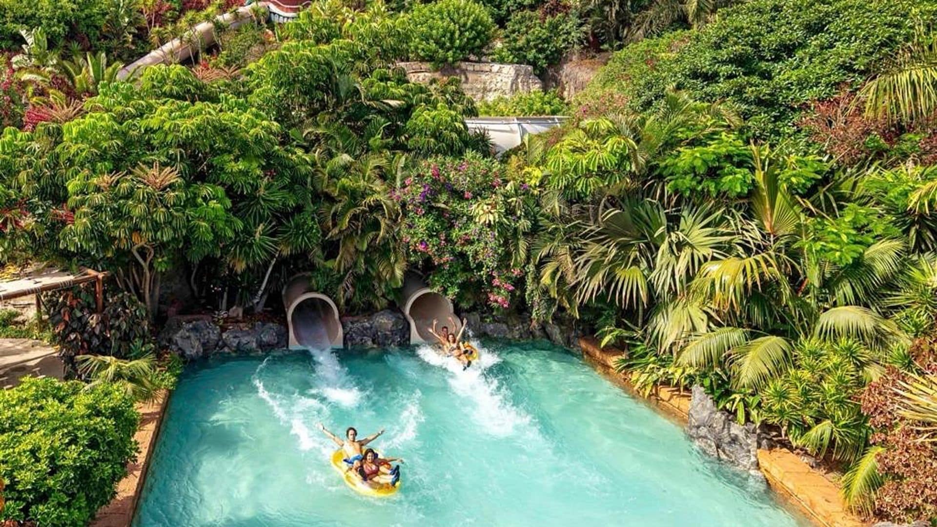 Adrenalina, toboganes y olas: los mejores parques acuáticos de España para este verano