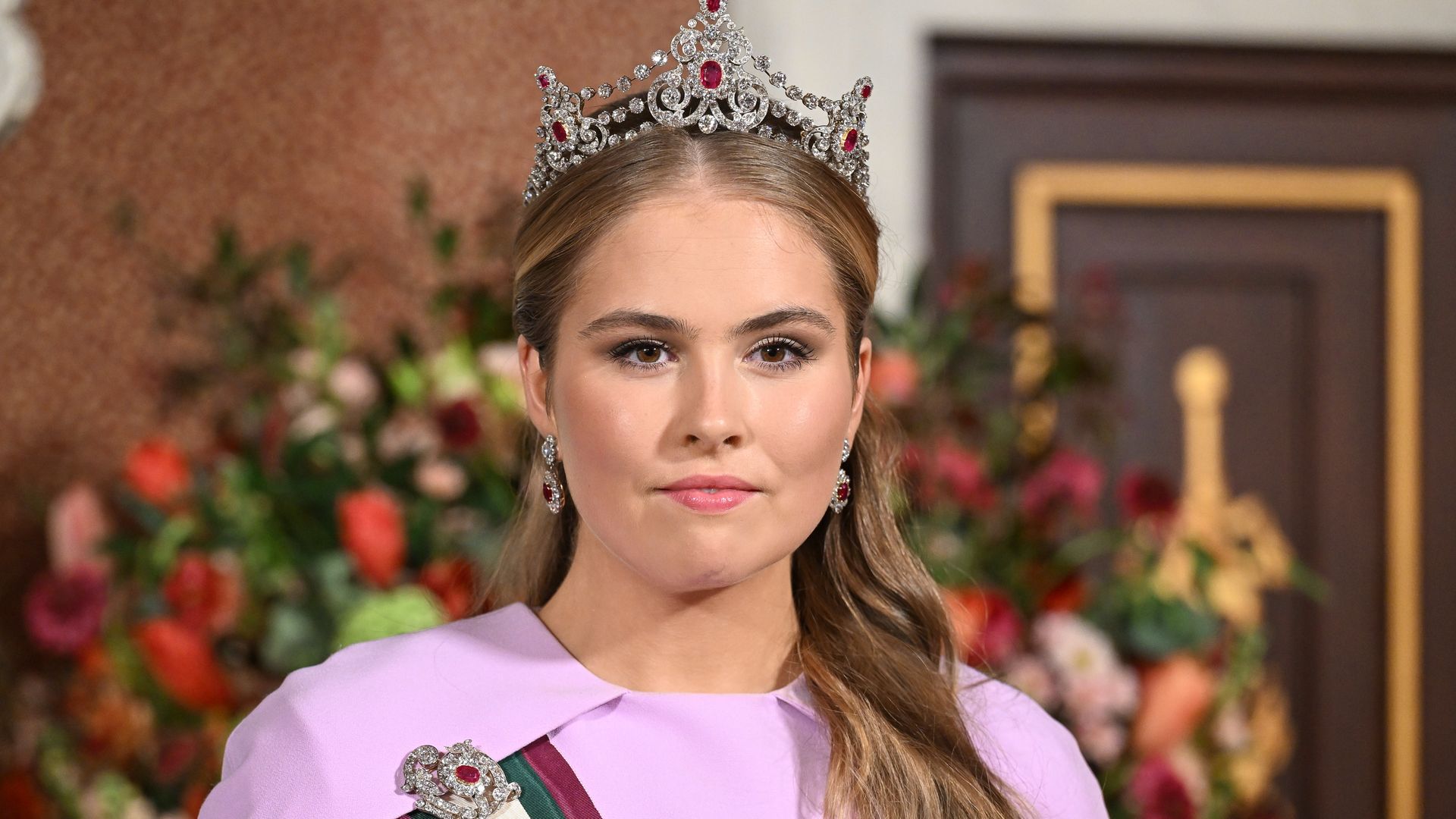 Amalia de Holanda, espectacular de lavanda en la cena de gala del Palacio Real con la tiara Mellerio de rubíes