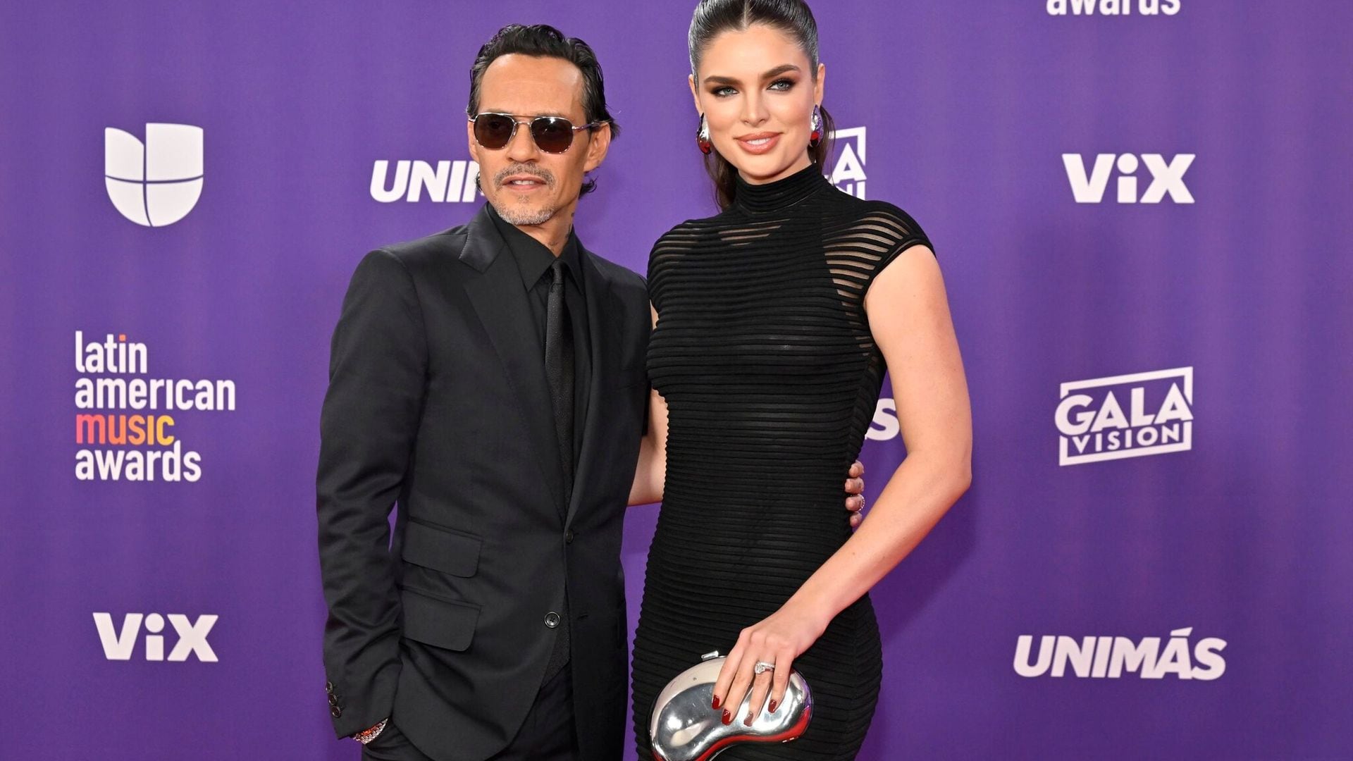 Marc Anthony y Nadia Ferreira deslumbran a su paso por los Latin American Music Awards 2024